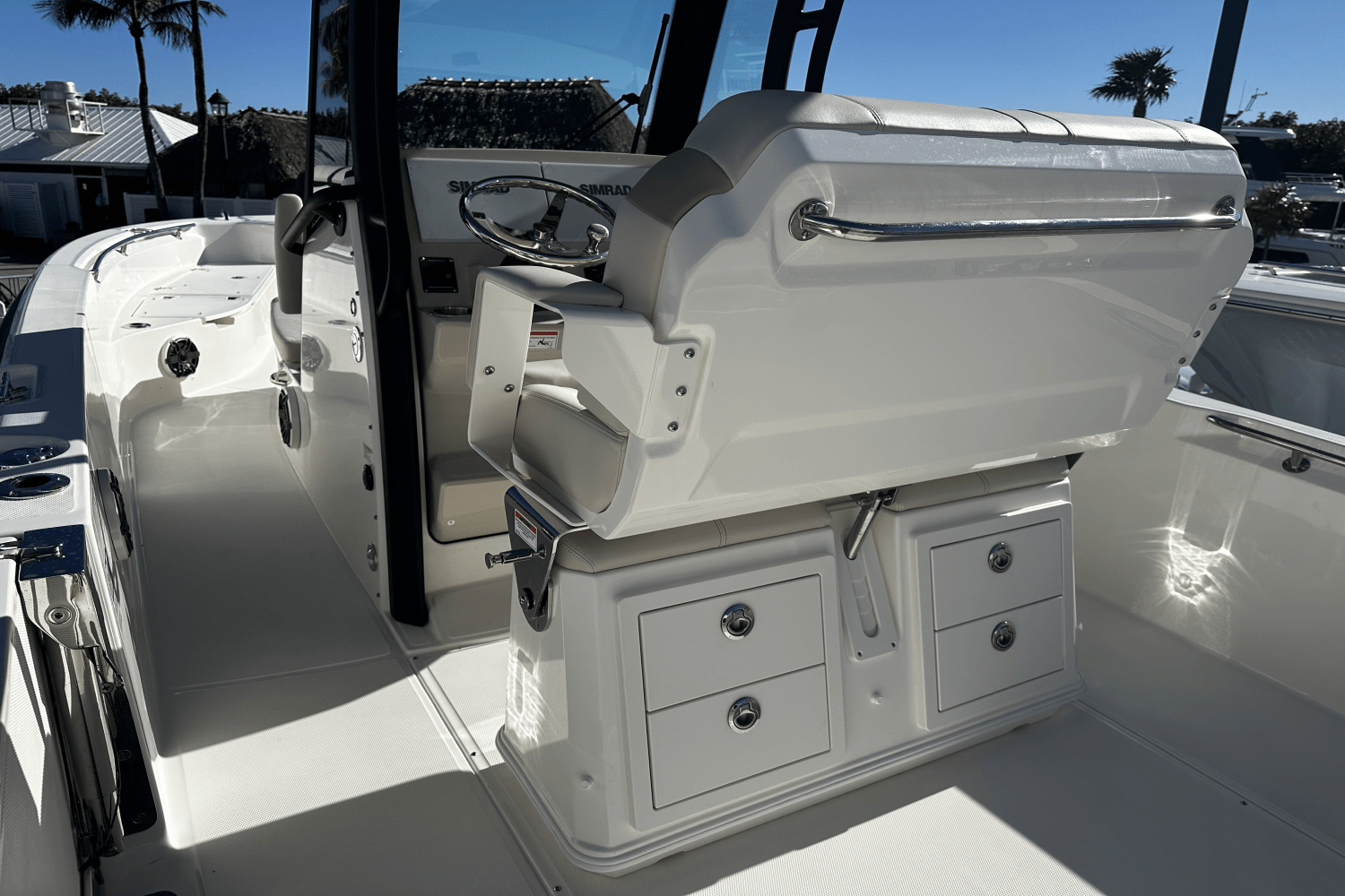 Slide: The Image of Boston Whaler 280 Dauntless 2025 - 18