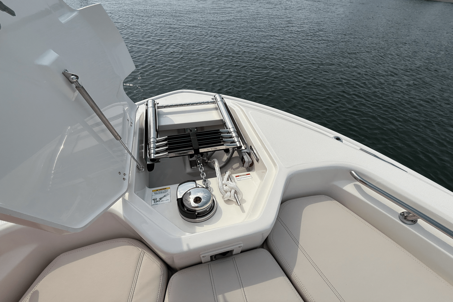 Slide: The Image of Boston Whaler 280 Dauntless 2025 - 21