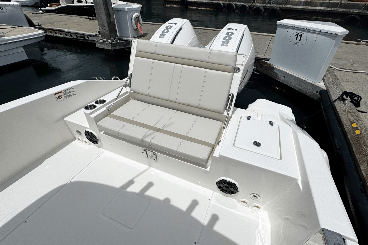 Slide: The Image of Boston Whaler 280 Dauntless 2025 - 3