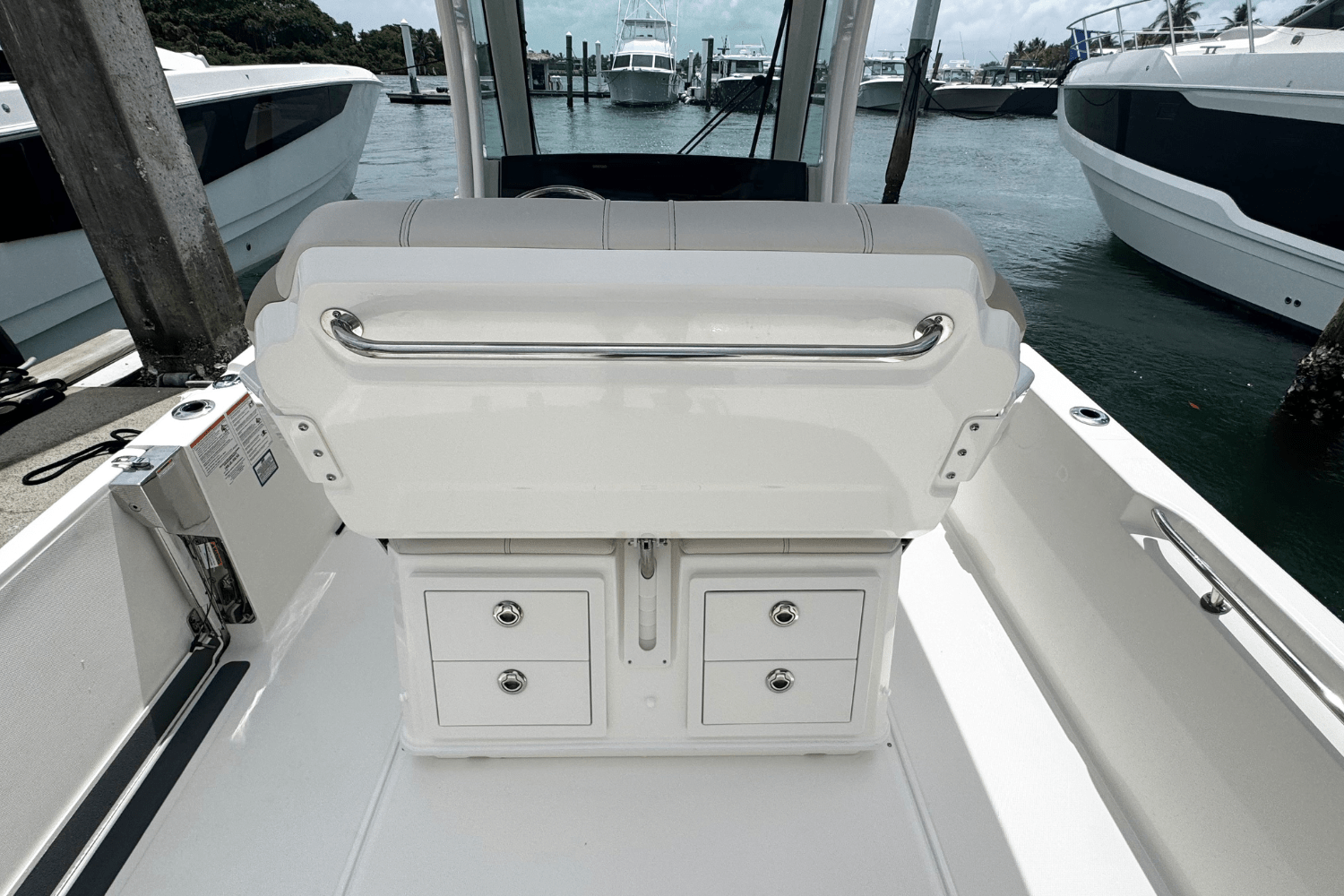 Slide: The Image of Boston Whaler 280 Dauntless 2025 - 5