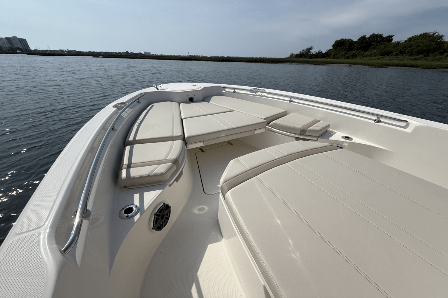 Slide: The Image of Boston Whaler 280 Dauntless 2025 - 6