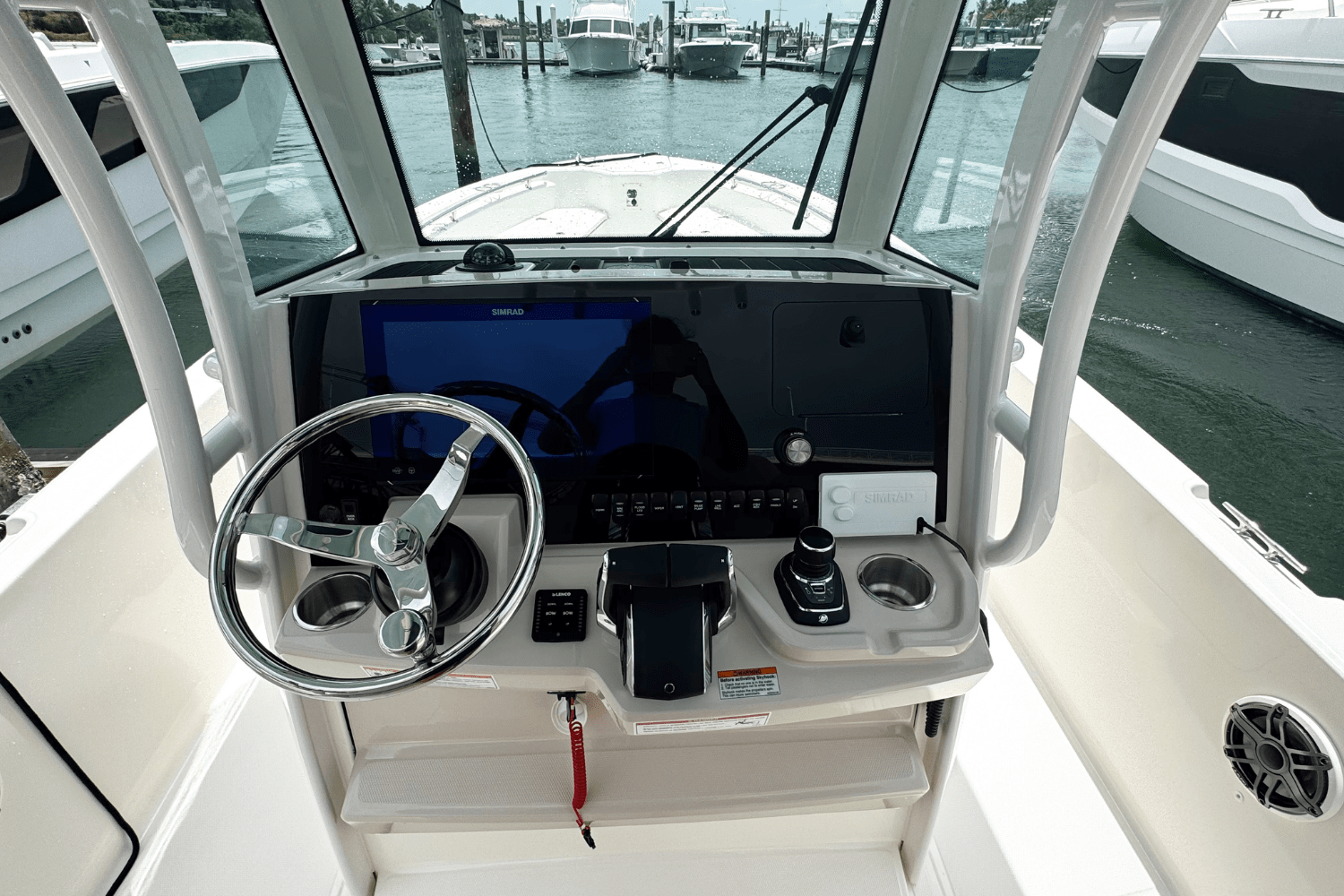 Slide: The Image of Boston Whaler 280 Dauntless 2025 - 8