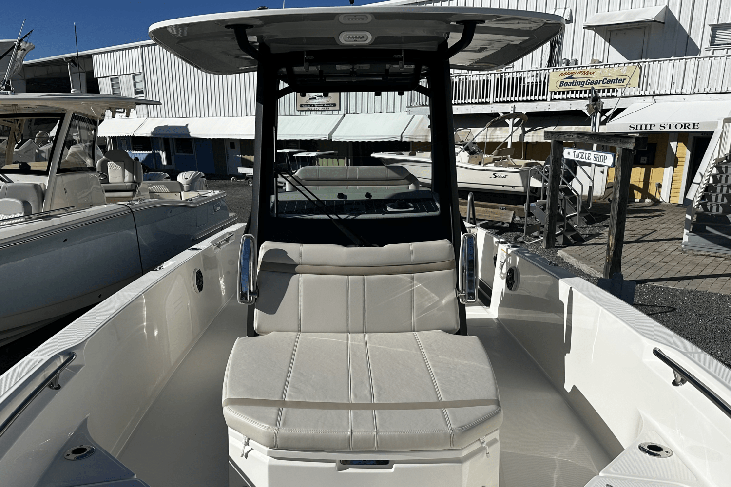 Slide: The Image of Boston Whaler 280 Dauntless 2025 - 8