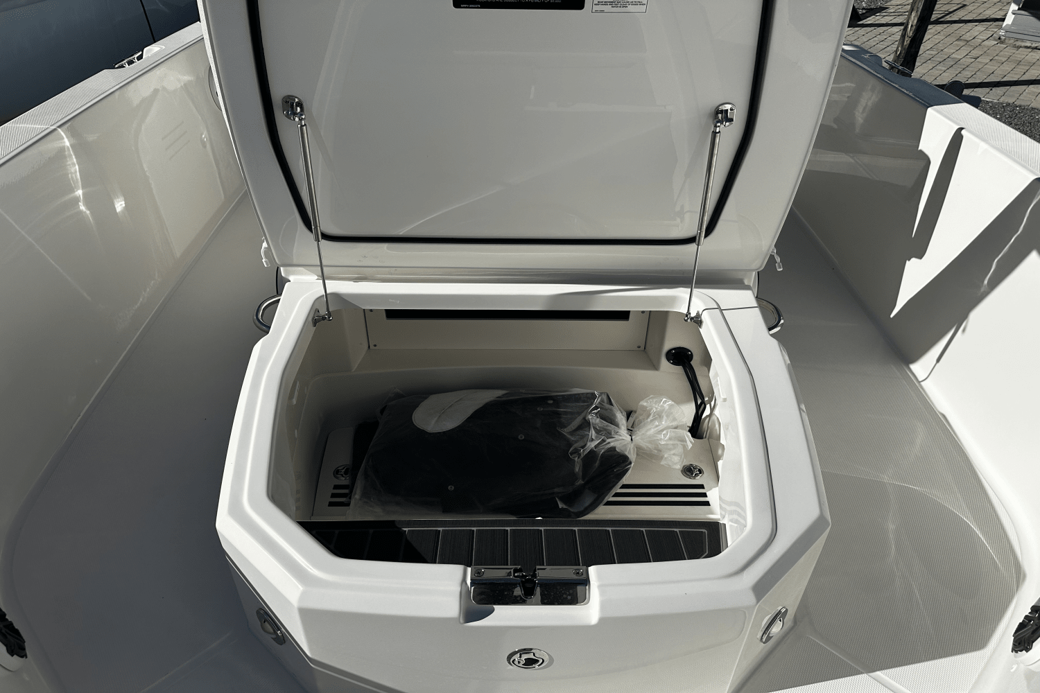 Slide: The Image of Boston Whaler 280 Dauntless 2025 - 9