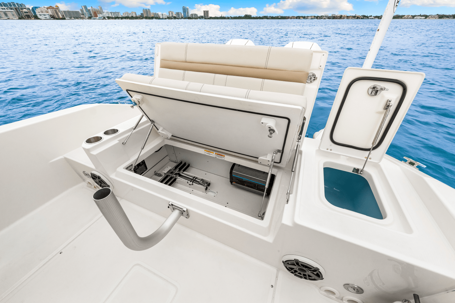Slide: The Image of Boston Whaler 280 Dauntless 2026 - 13