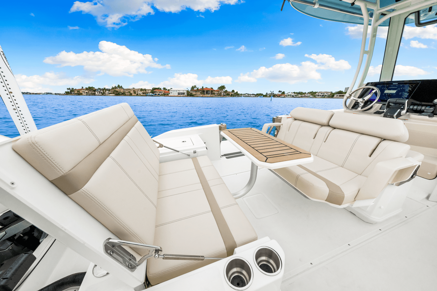 Slide: The Image of Boston Whaler 280 Dauntless 2026 - 16