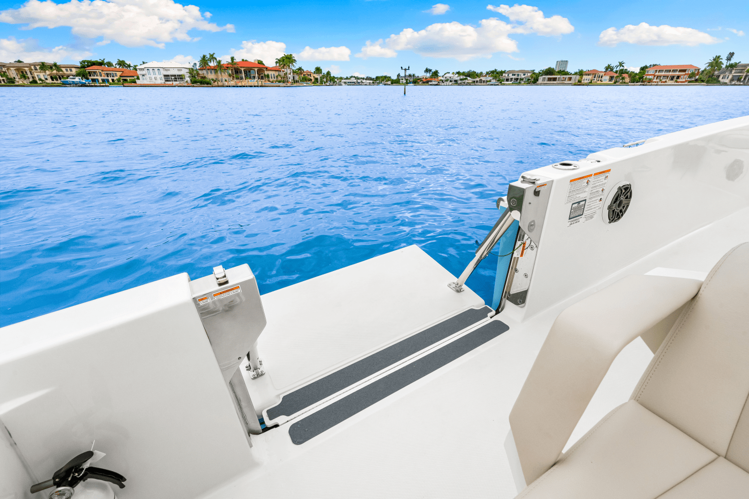 Slide: The Image of Boston Whaler 280 Dauntless 2026 - 18