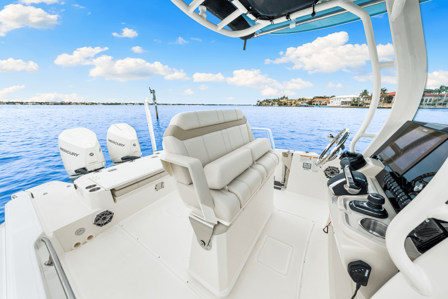 Slide: The Image of Boston Whaler 280 Dauntless 2026 - 21