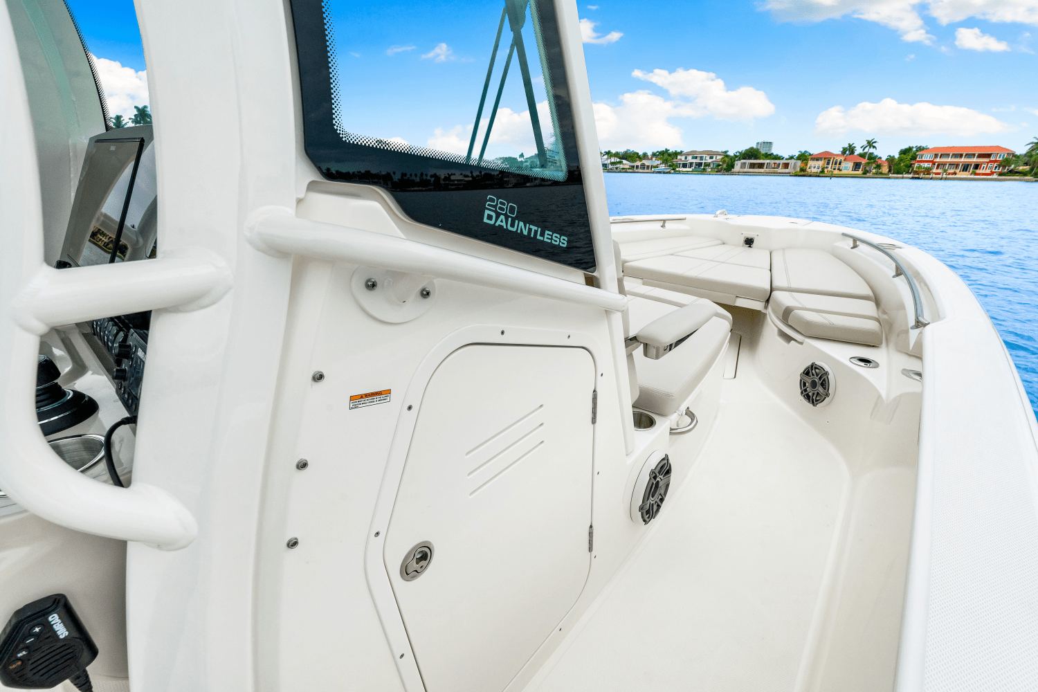 Slide: The Image of Boston Whaler 280 Dauntless 2026 - 29