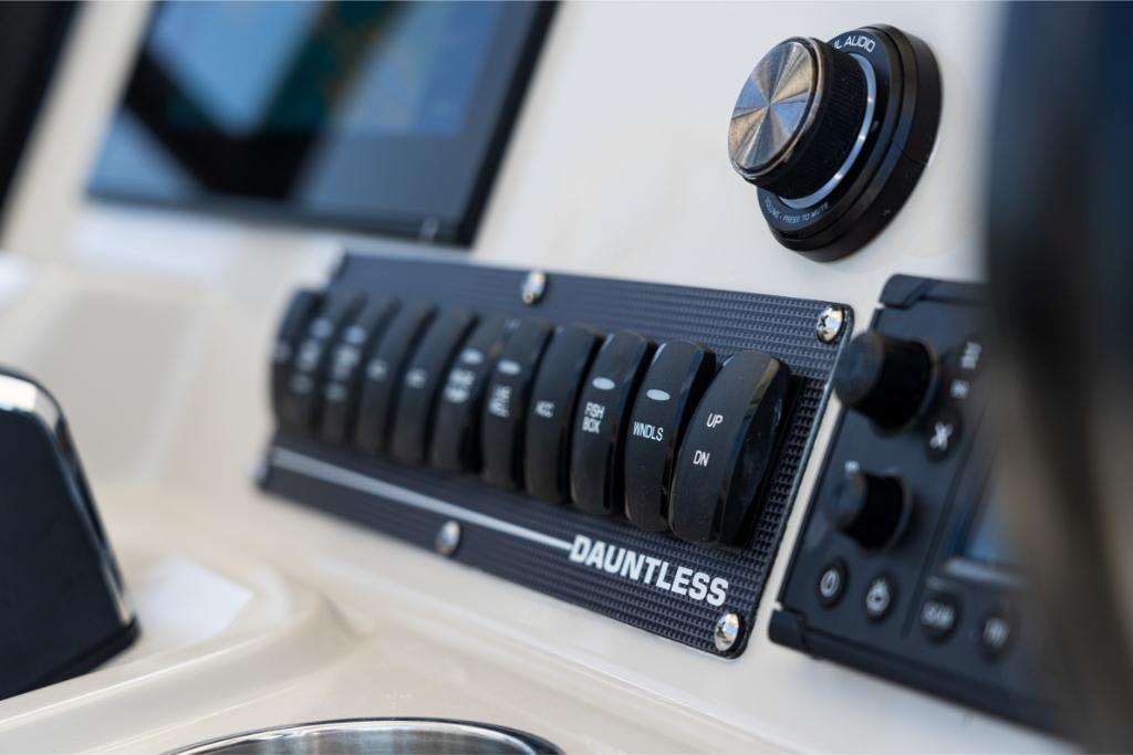 Slide: The Image of Boston Whaler 280 Dauntless 2026 - 96