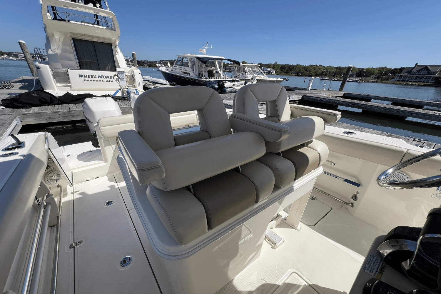 Slide: The Image of Boston Whaler 280 OUTRAGE 2018 - 9