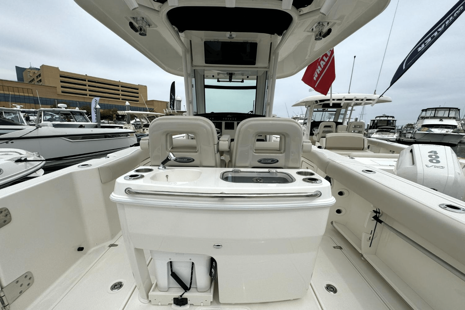 Slide: The Image of Boston Whaler 280 Outrage 2025 - 10