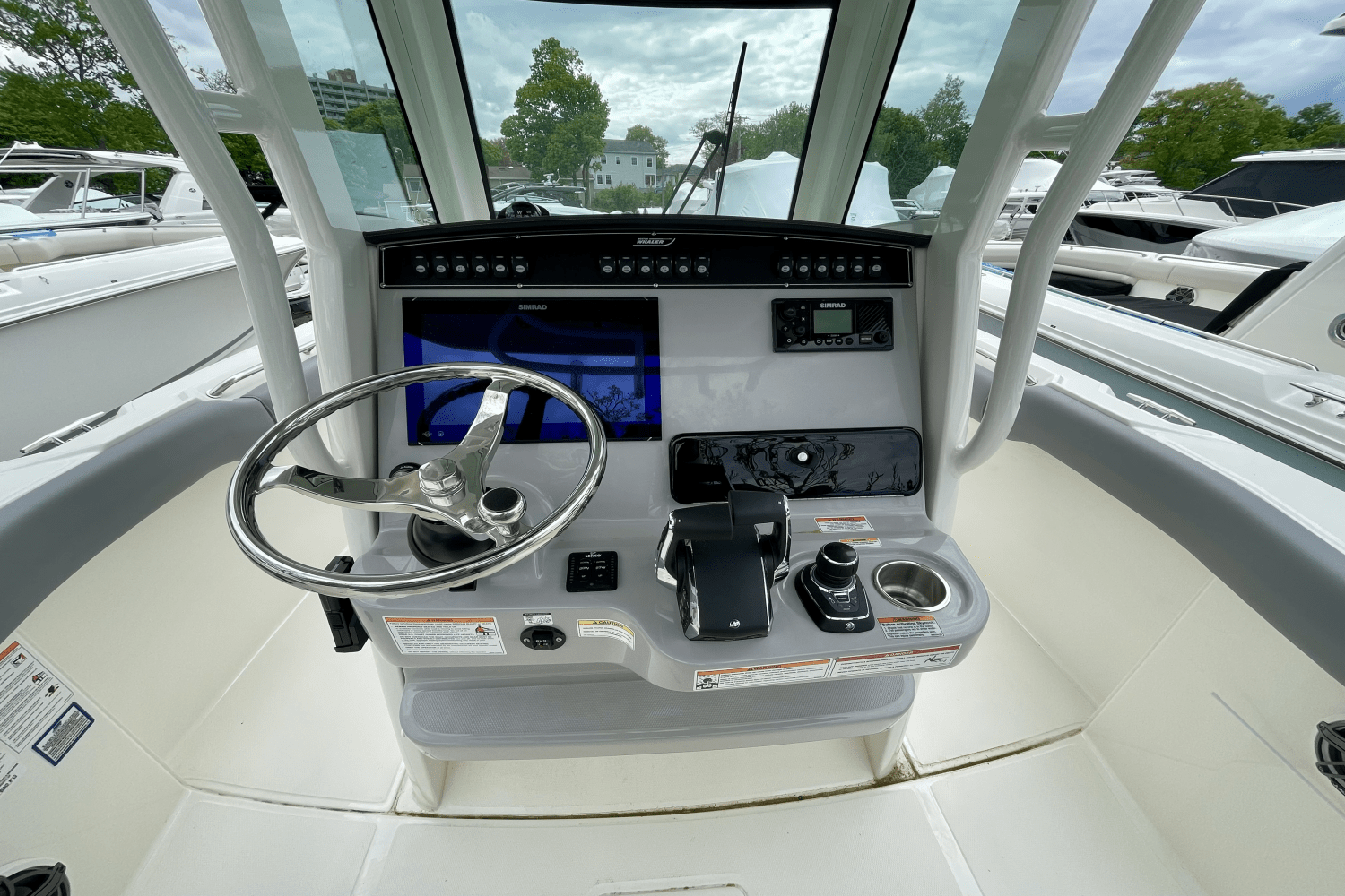 Slide: The Image of Boston Whaler 280 Outrage 2025 - 11