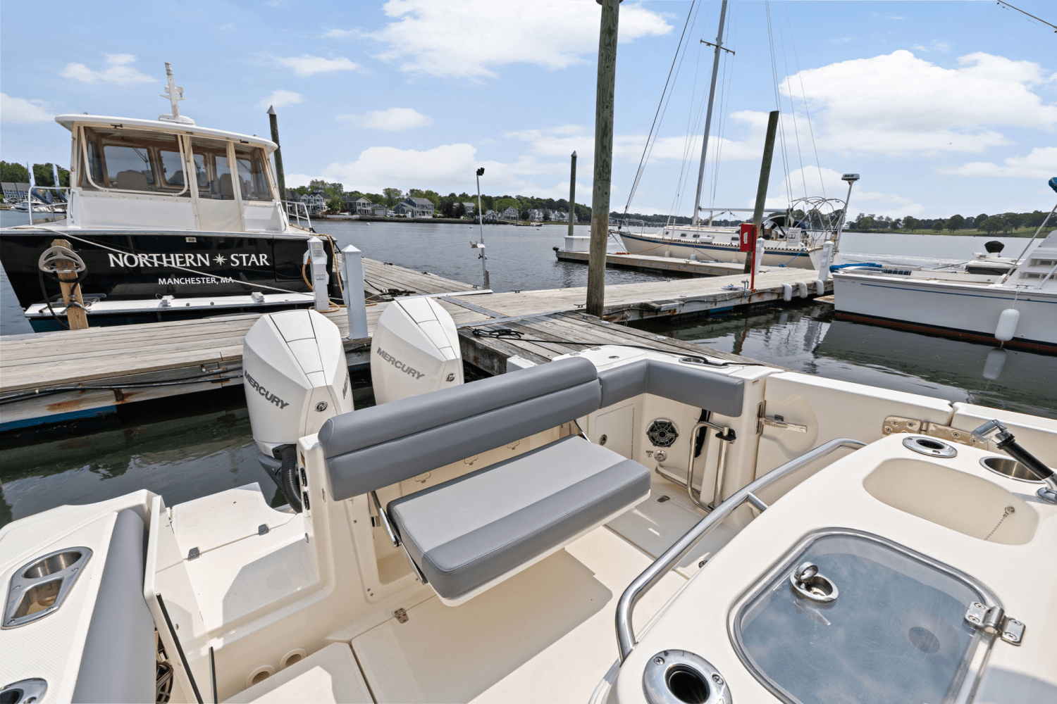Slide: The Image of Boston Whaler 280 Outrage 2025 - 11