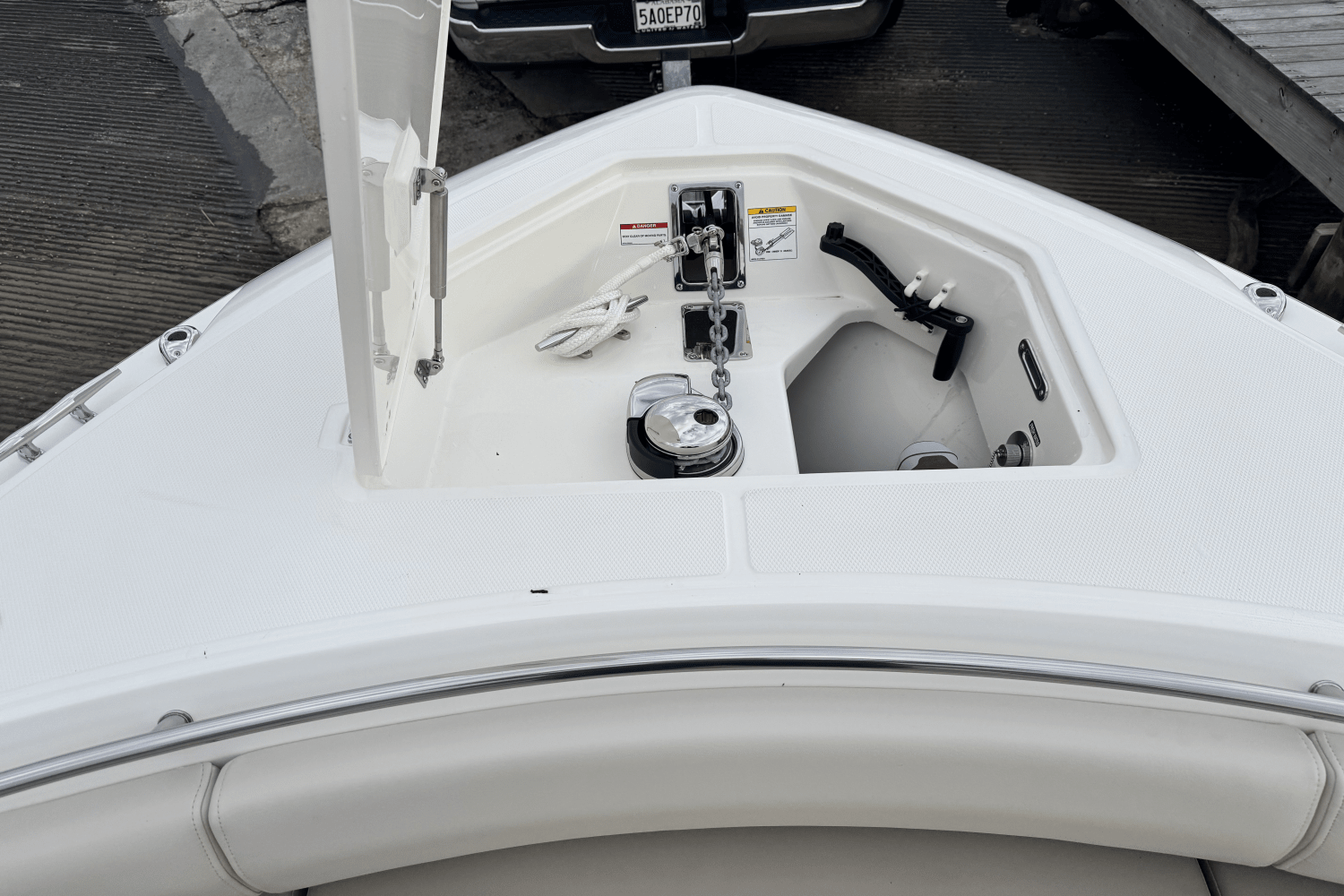 Slide: The Image of Boston Whaler 280 Outrage 2025 - 11