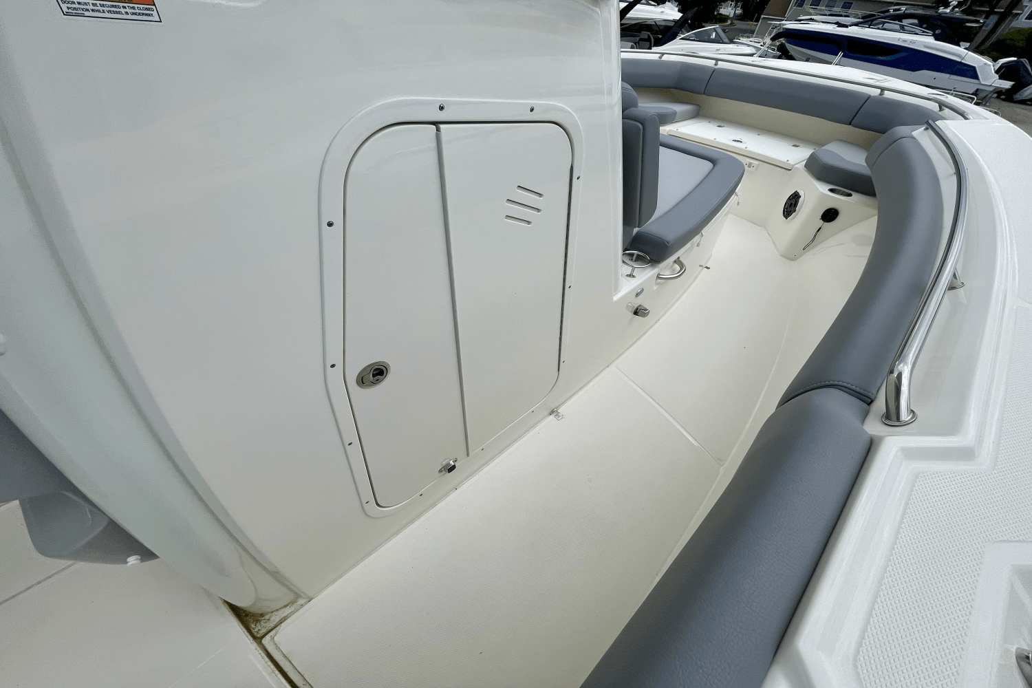 Slide: The Image of Boston Whaler 280 Outrage 2025 - 12
