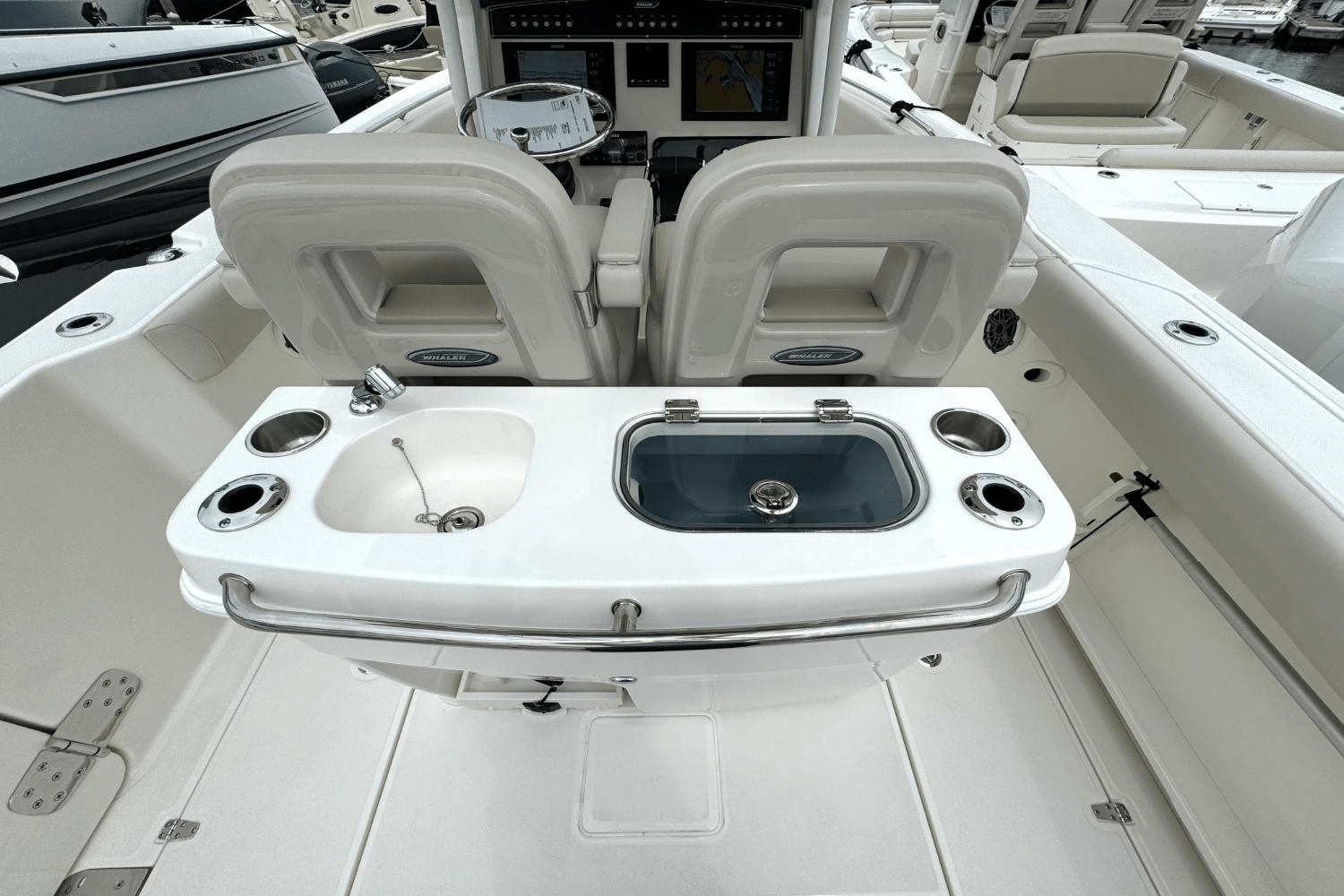 Slide: The Image of Boston Whaler 280 Outrage 2025 - 13