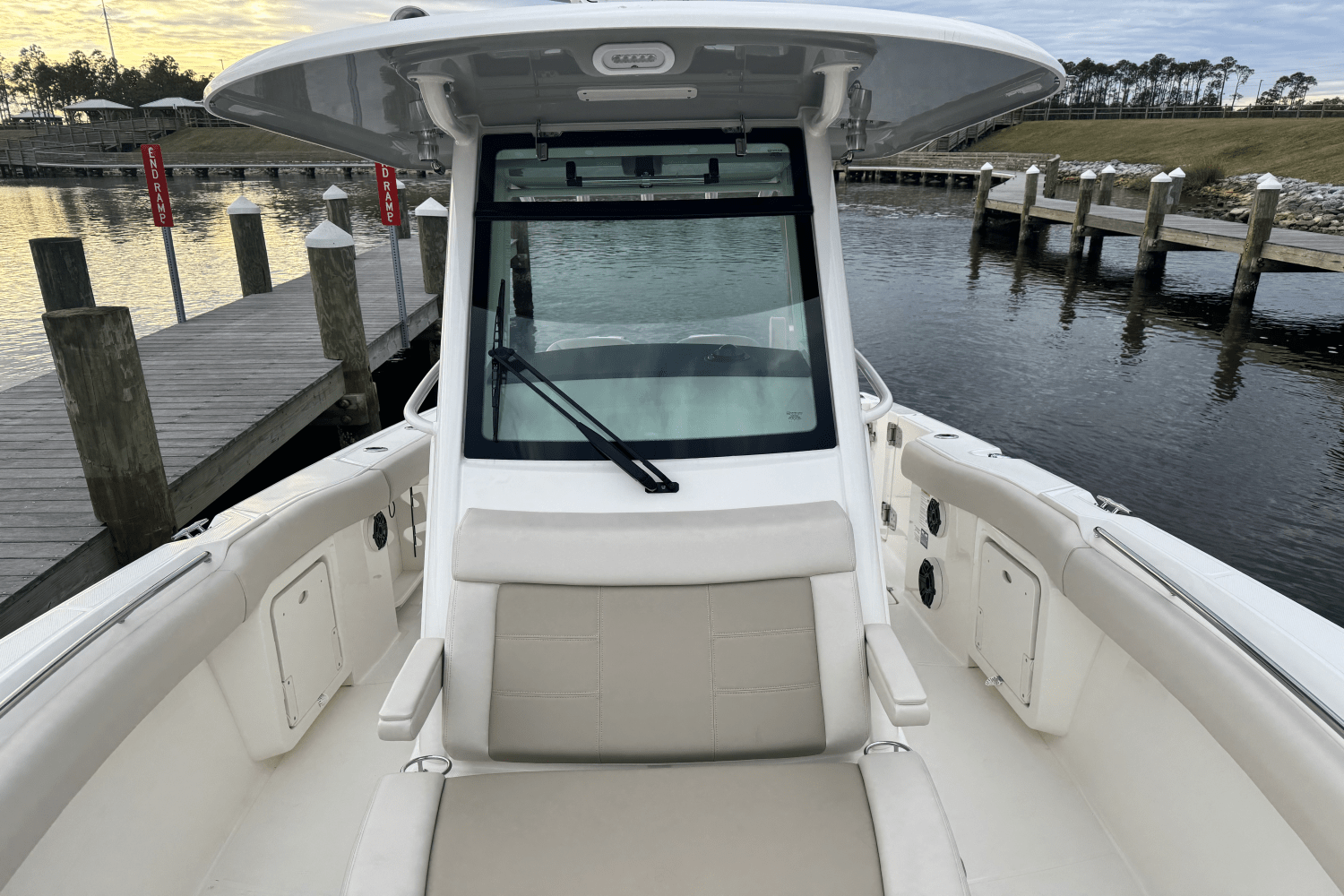 Slide: The Image of Boston Whaler 280 Outrage 2025 - 13