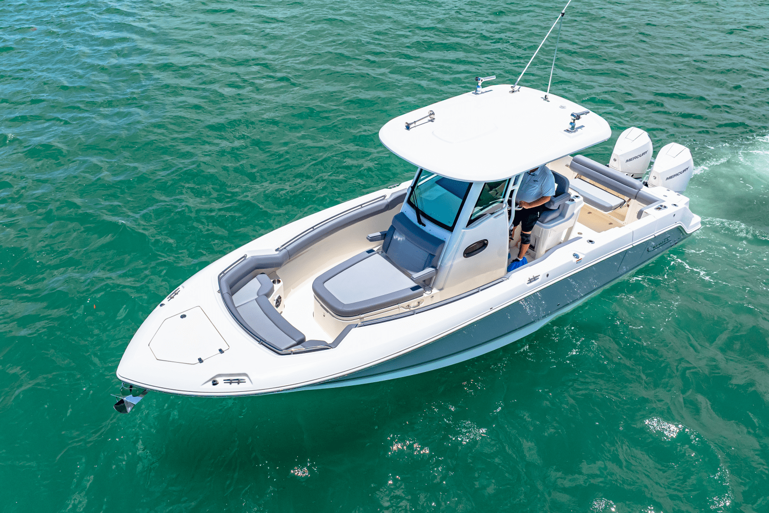 Slide: The Image of Boston Whaler 280 Outrage 2025 - 13