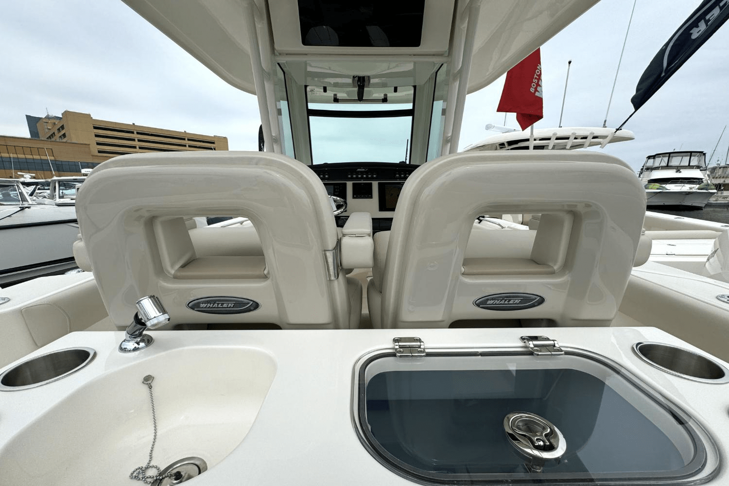 Slide: The Image of Boston Whaler 280 Outrage 2025 - 14