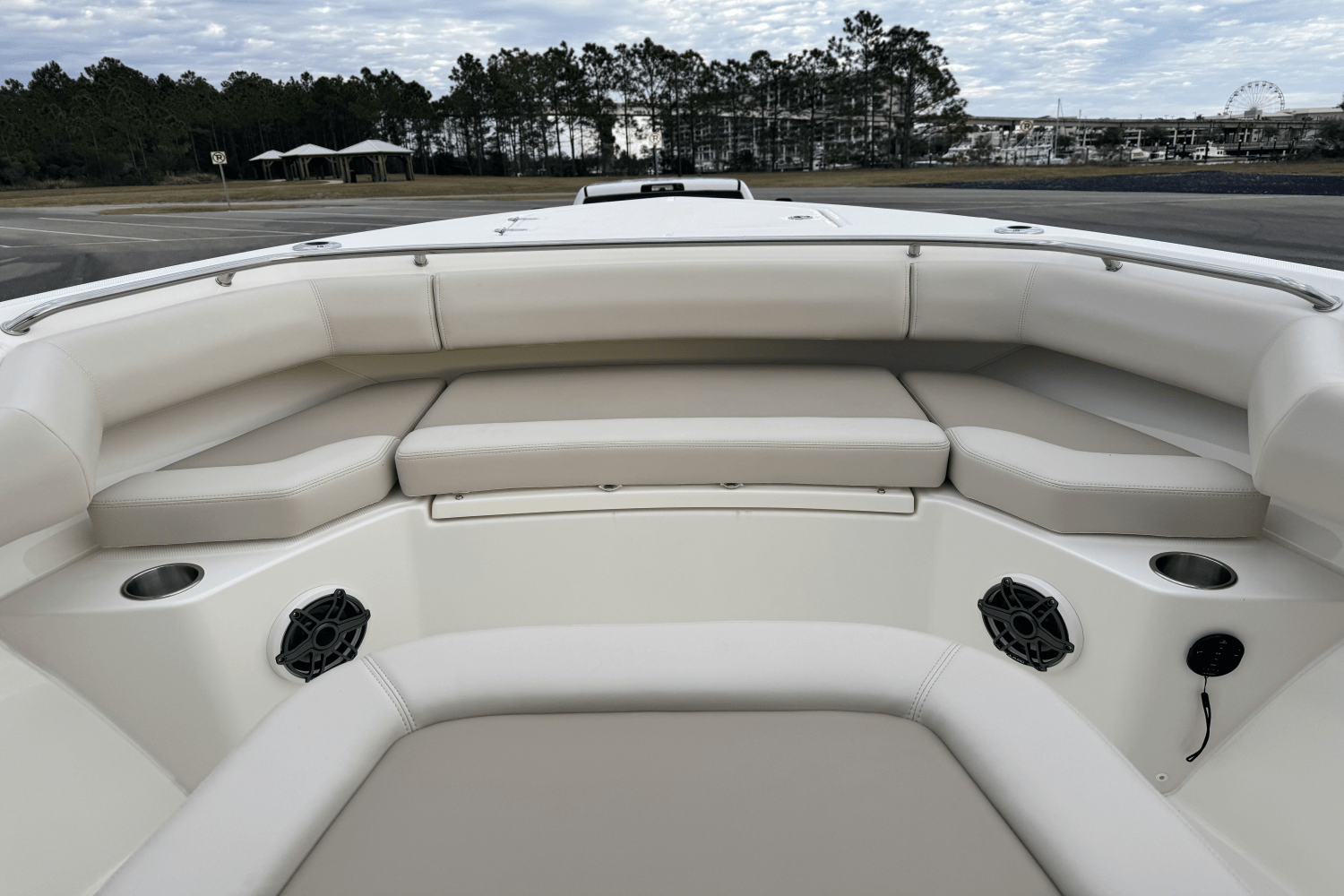 Slide: The Image of Boston Whaler 280 Outrage 2025 - 14