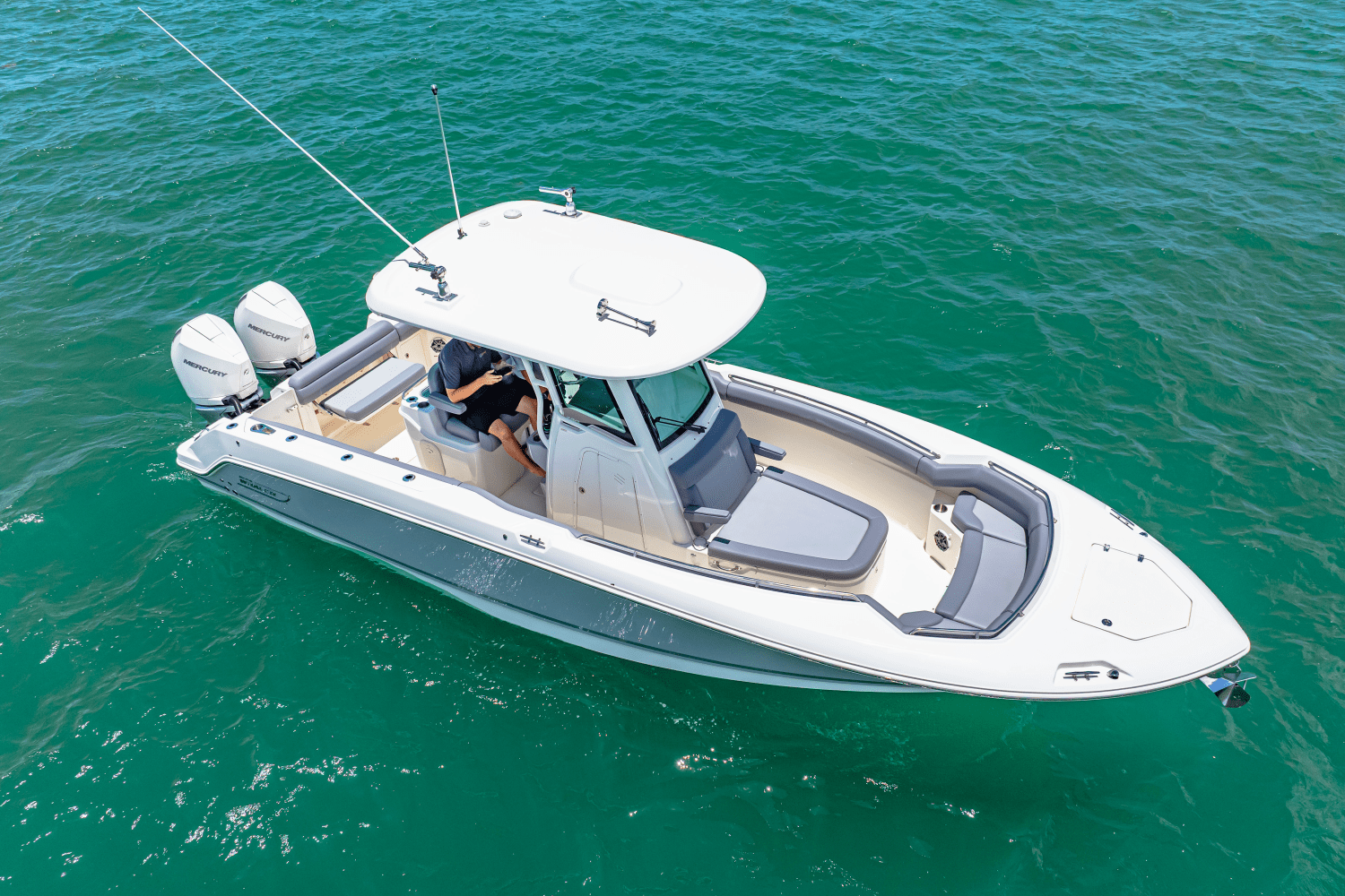 Slide: The Image of Boston Whaler 280 Outrage 2025 - 15