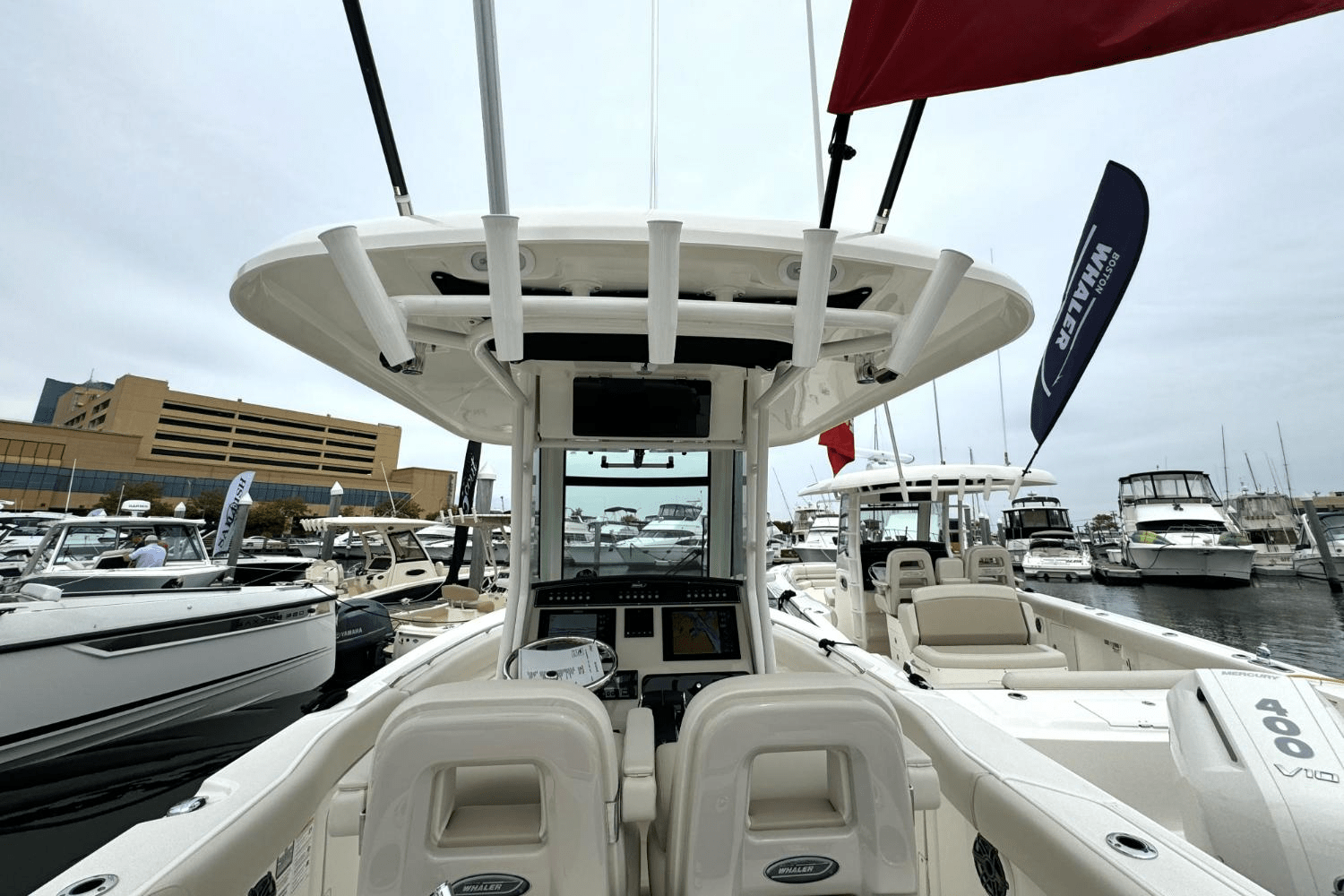 Slide: The Image of Boston Whaler 280 Outrage 2025 - 15