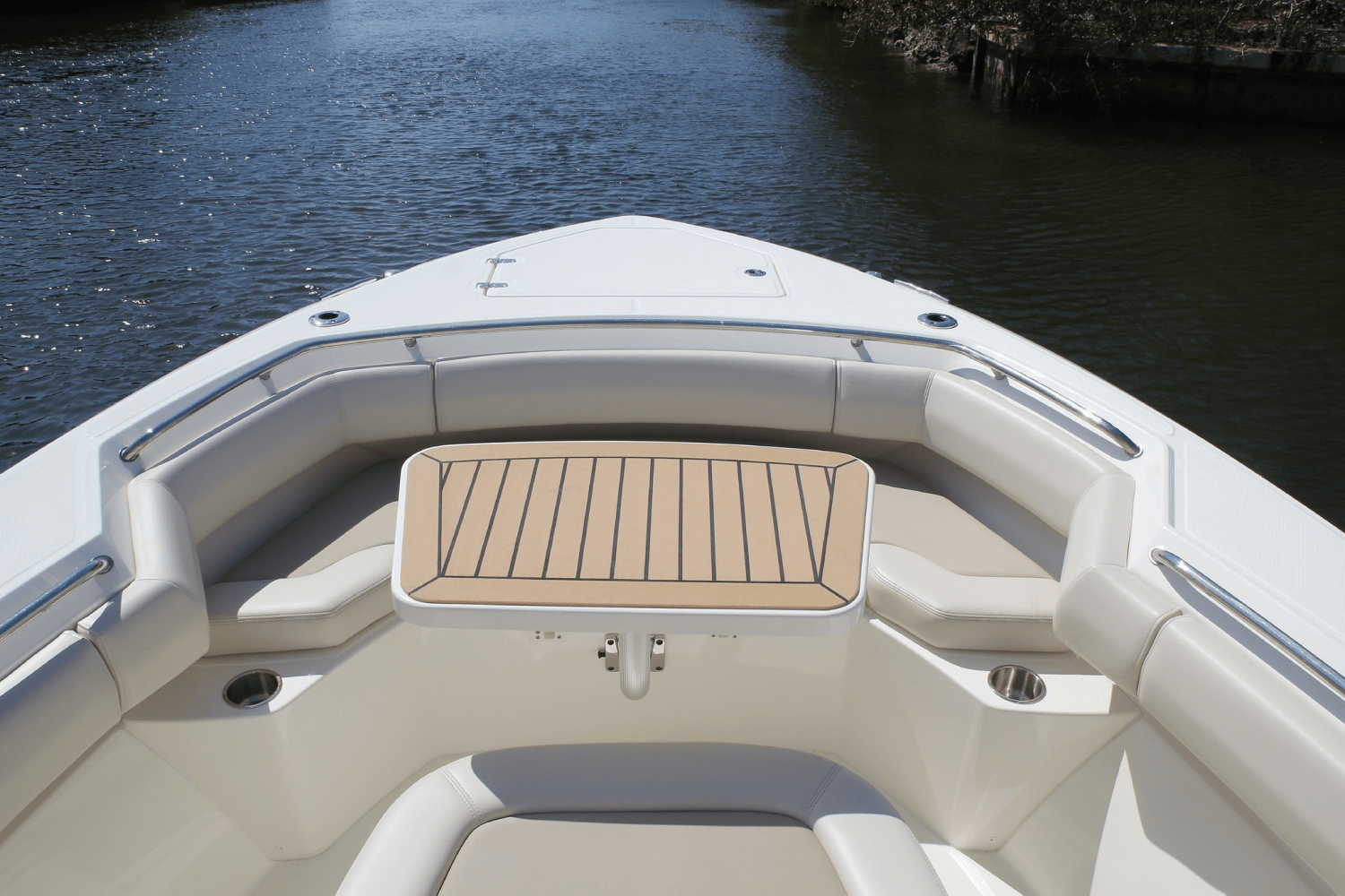 Slide: The Image of Boston Whaler 280 Outrage 2025 - 15