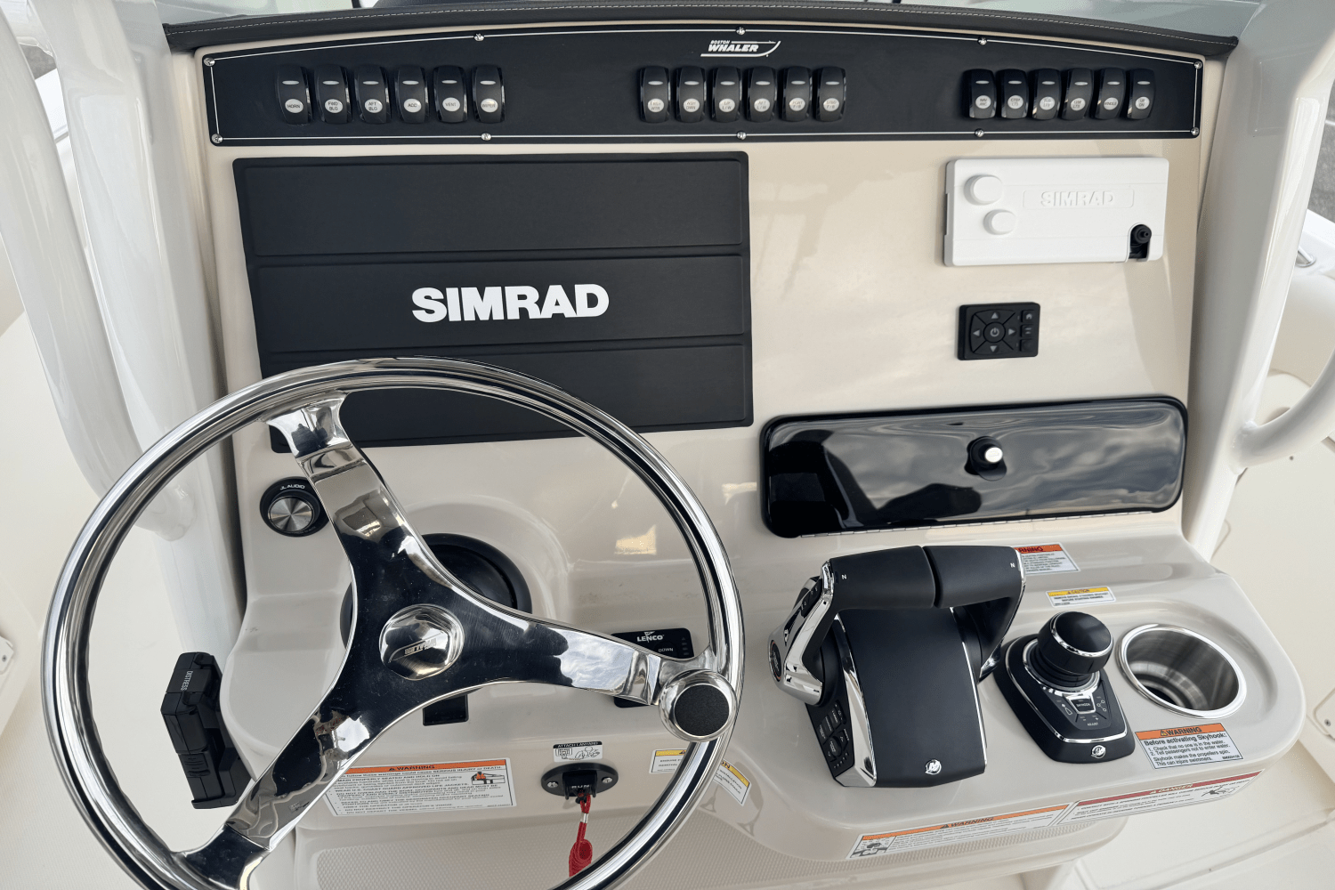Slide: The Image of Boston Whaler 280 Outrage 2025 - 15