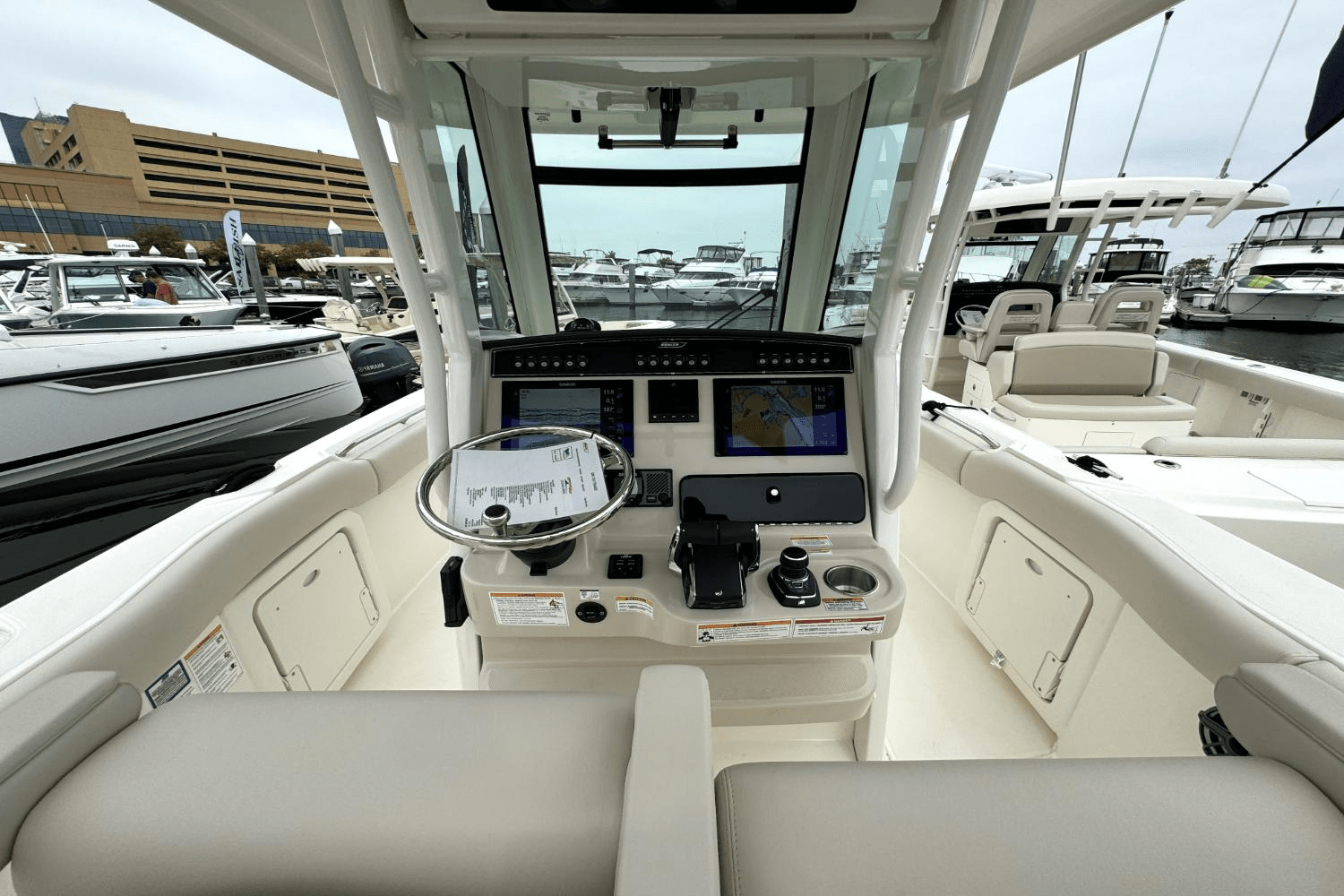 Slide: The Image of Boston Whaler 280 Outrage 2025 - 16