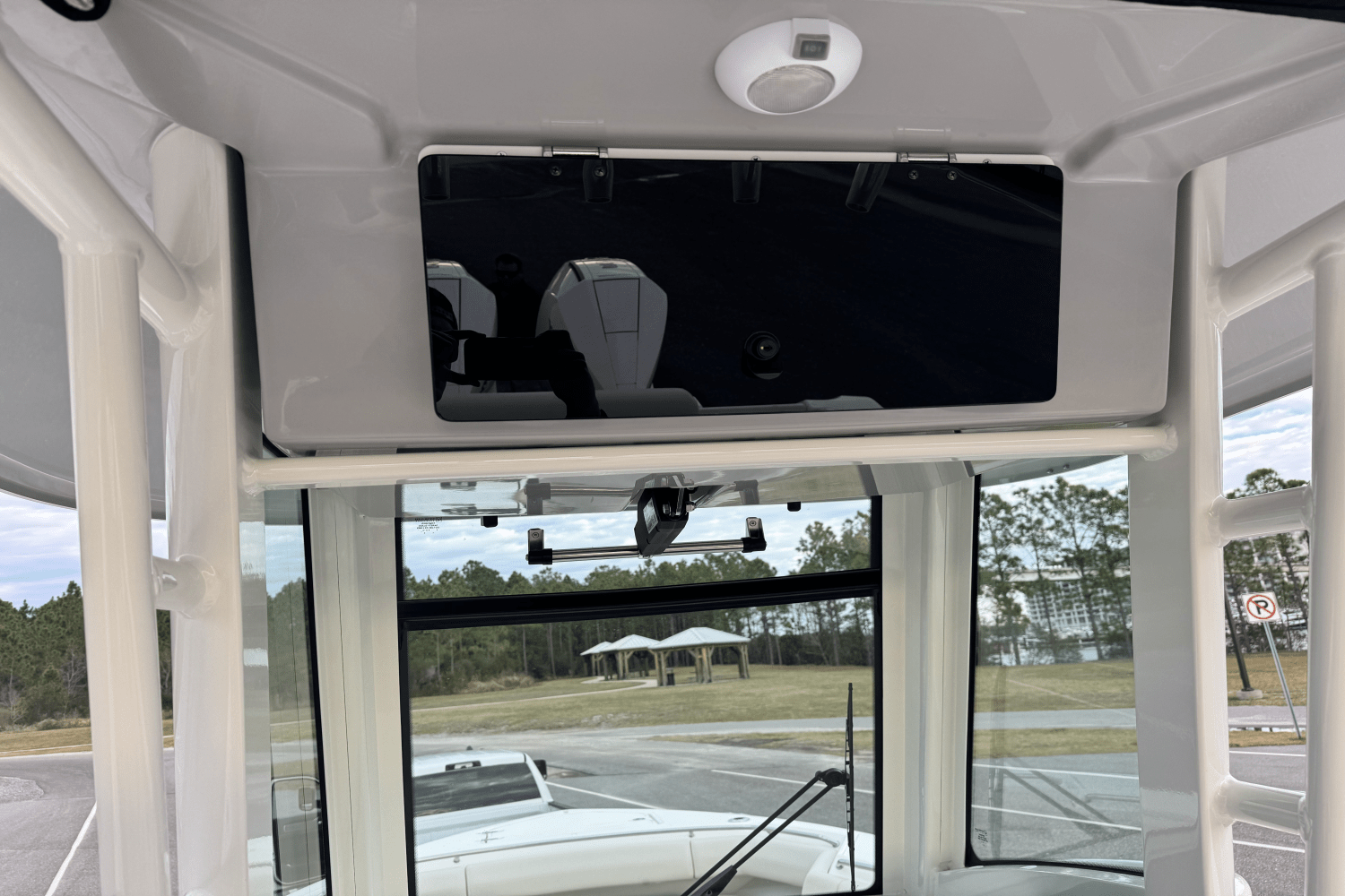 Slide: The Image of Boston Whaler 280 Outrage 2025 - 16