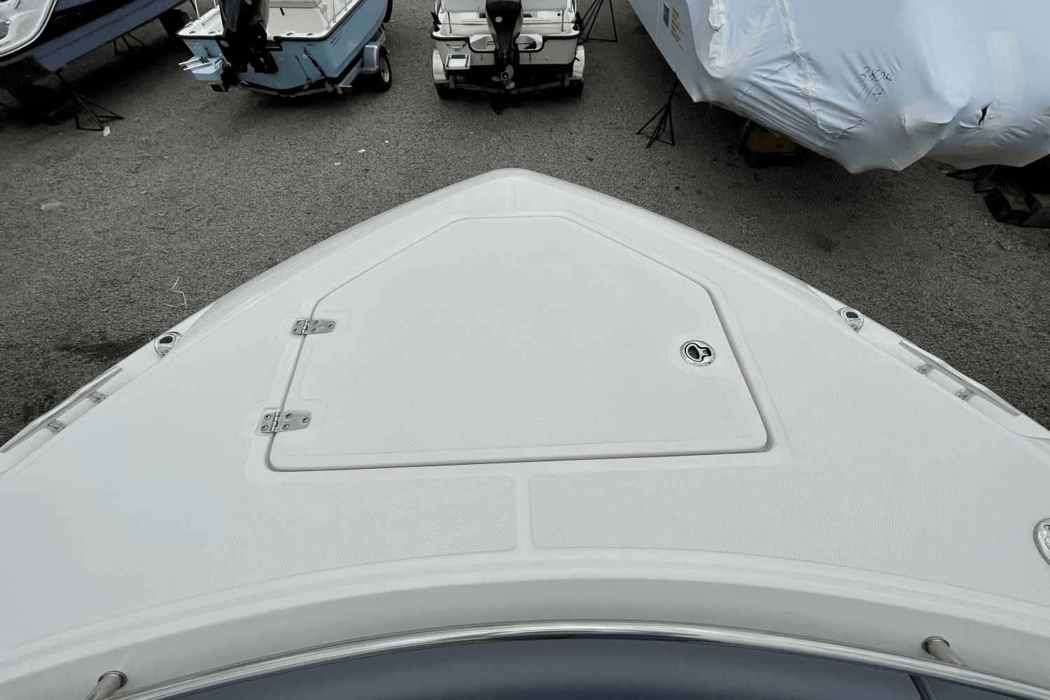 Slide: The Image of Boston Whaler 280 Outrage 2025 - 17