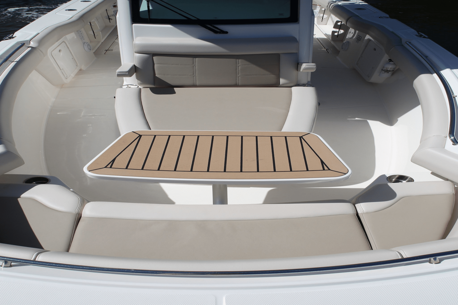Slide: The Image of Boston Whaler 280 Outrage 2025 - 17