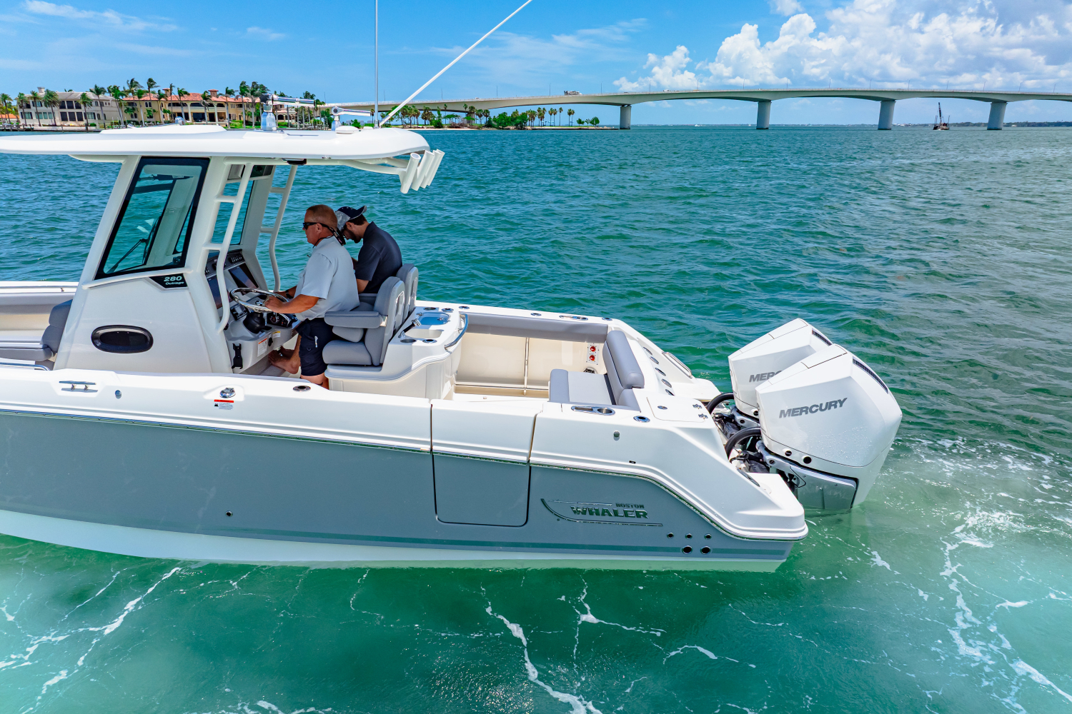 Slide: The Image of Boston Whaler 280 Outrage 2025 - 17