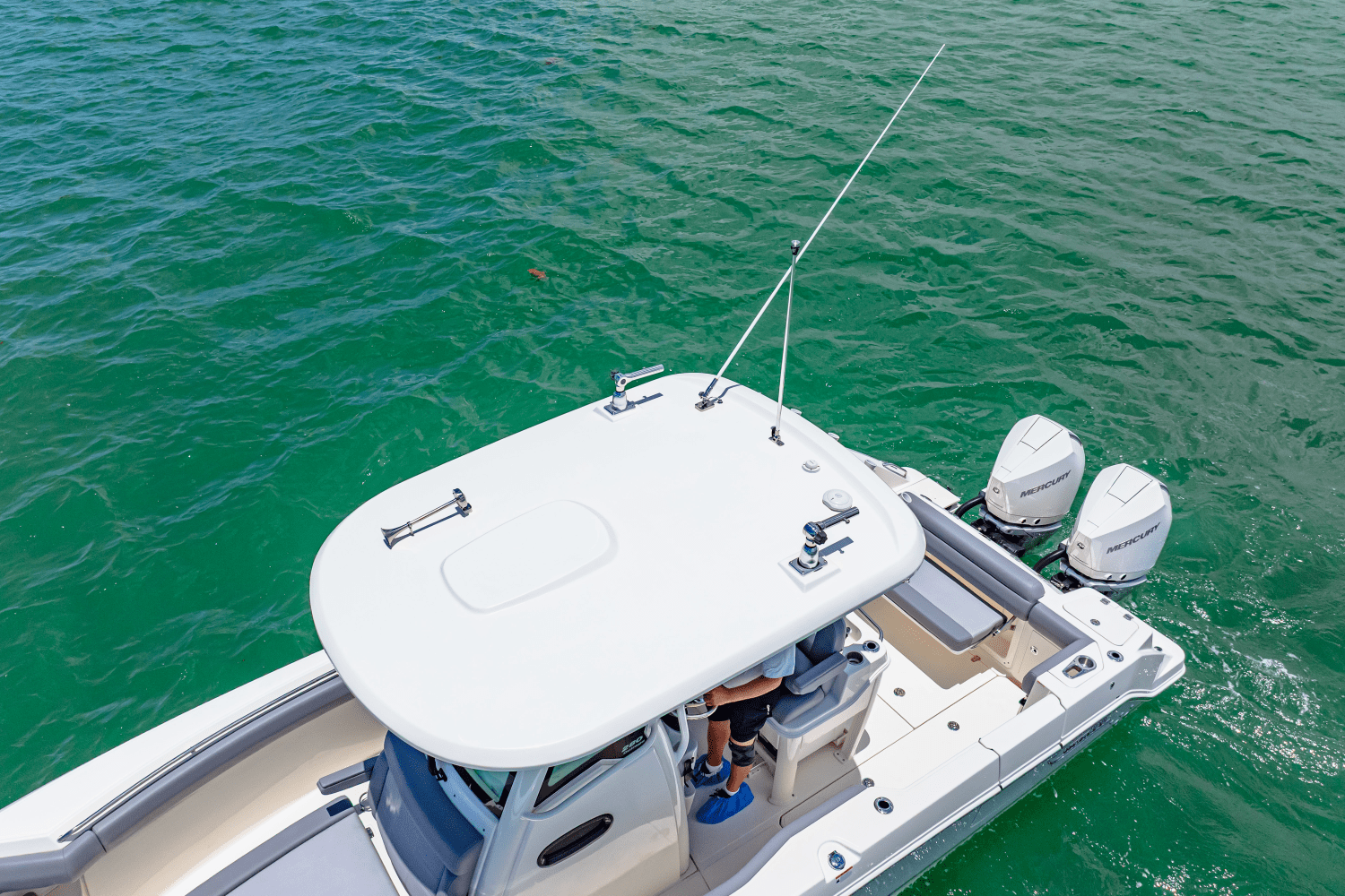 Slide: The Image of Boston Whaler 280 Outrage 2025 - 18