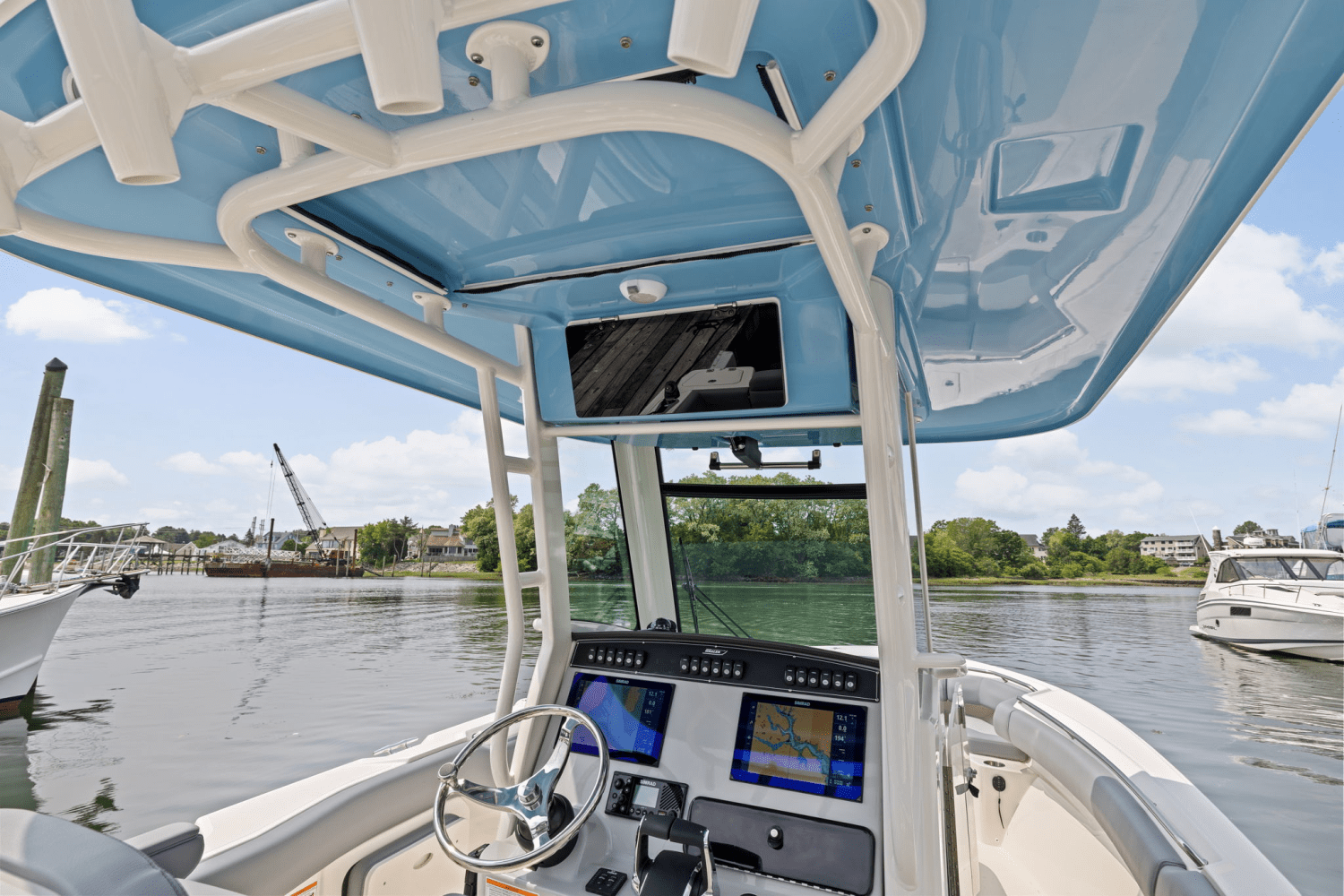 Slide: The Image of Boston Whaler 280 Outrage 2025 - 19