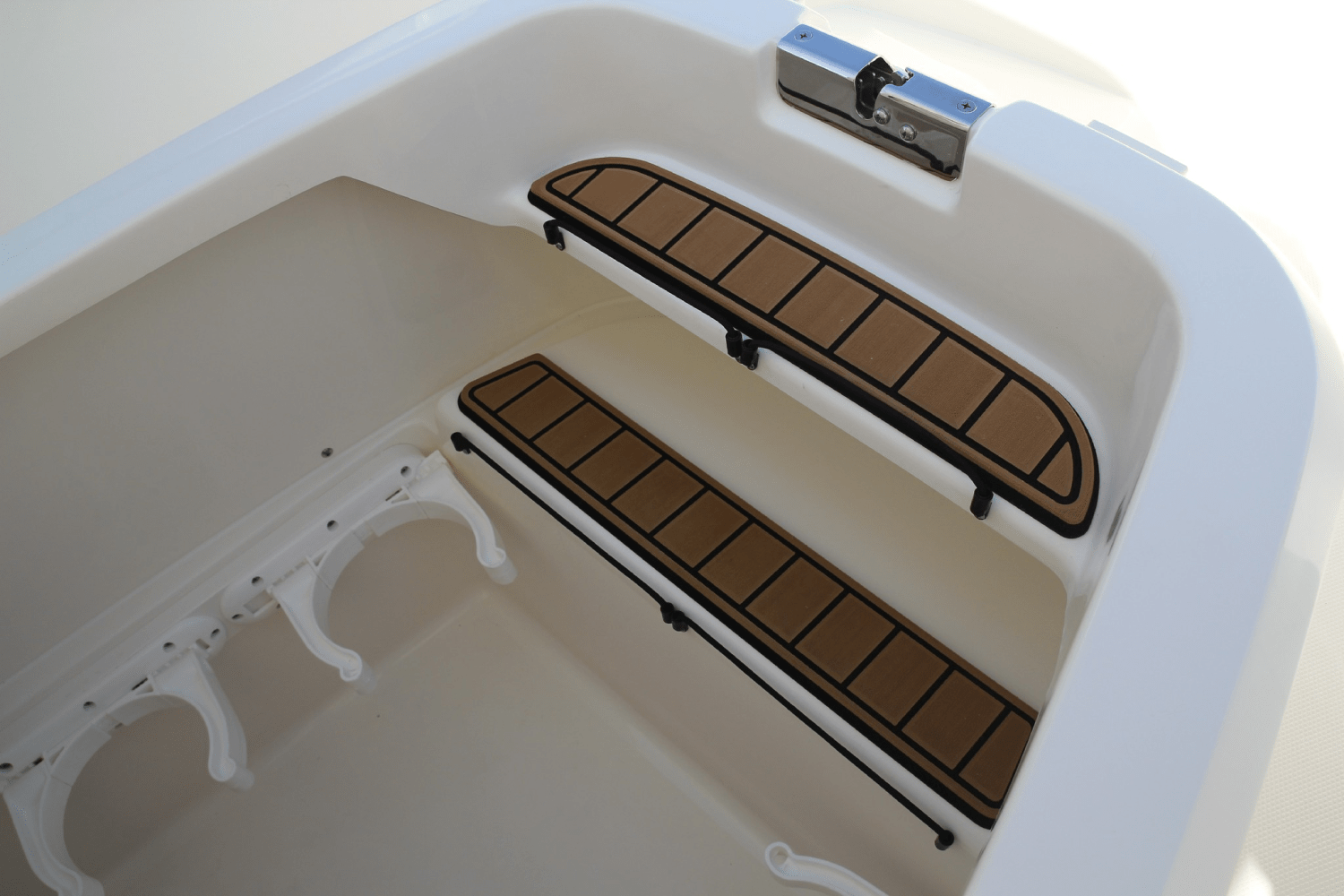 Slide: The Image of Boston Whaler 280 Outrage 2025 - 19