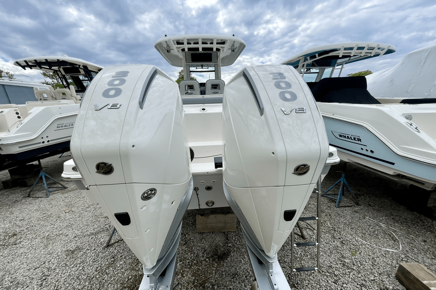 Slide: The Image of Boston Whaler 280 Outrage 2025 - 2