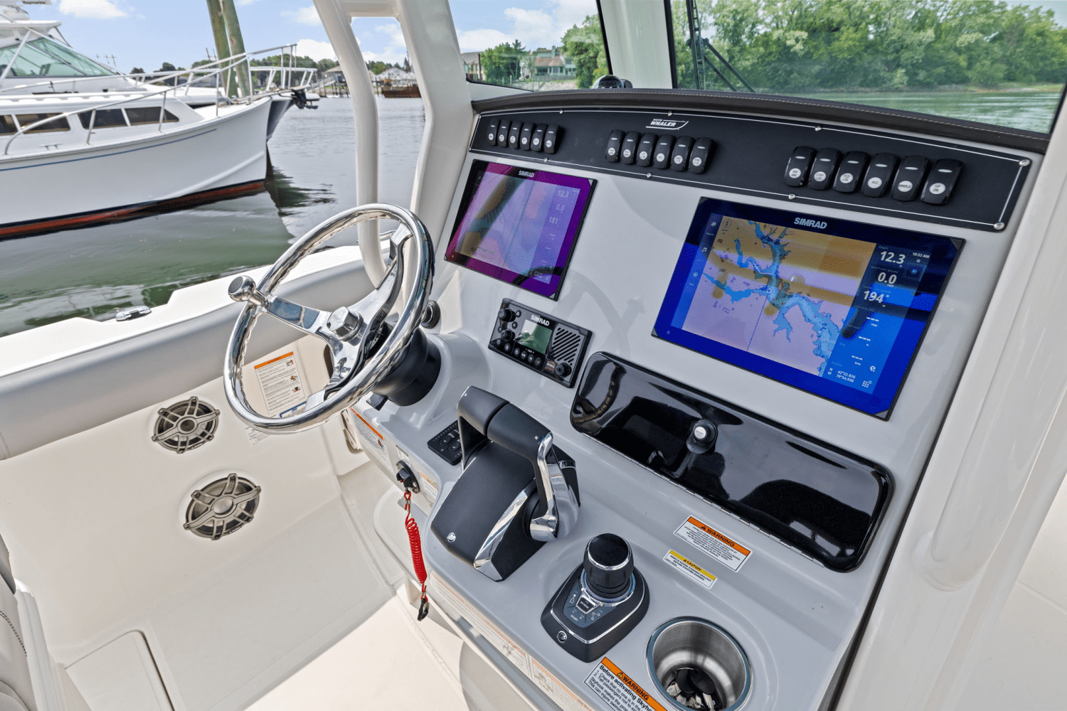 Slide: The Image of Boston Whaler 280 Outrage 2025 - 20