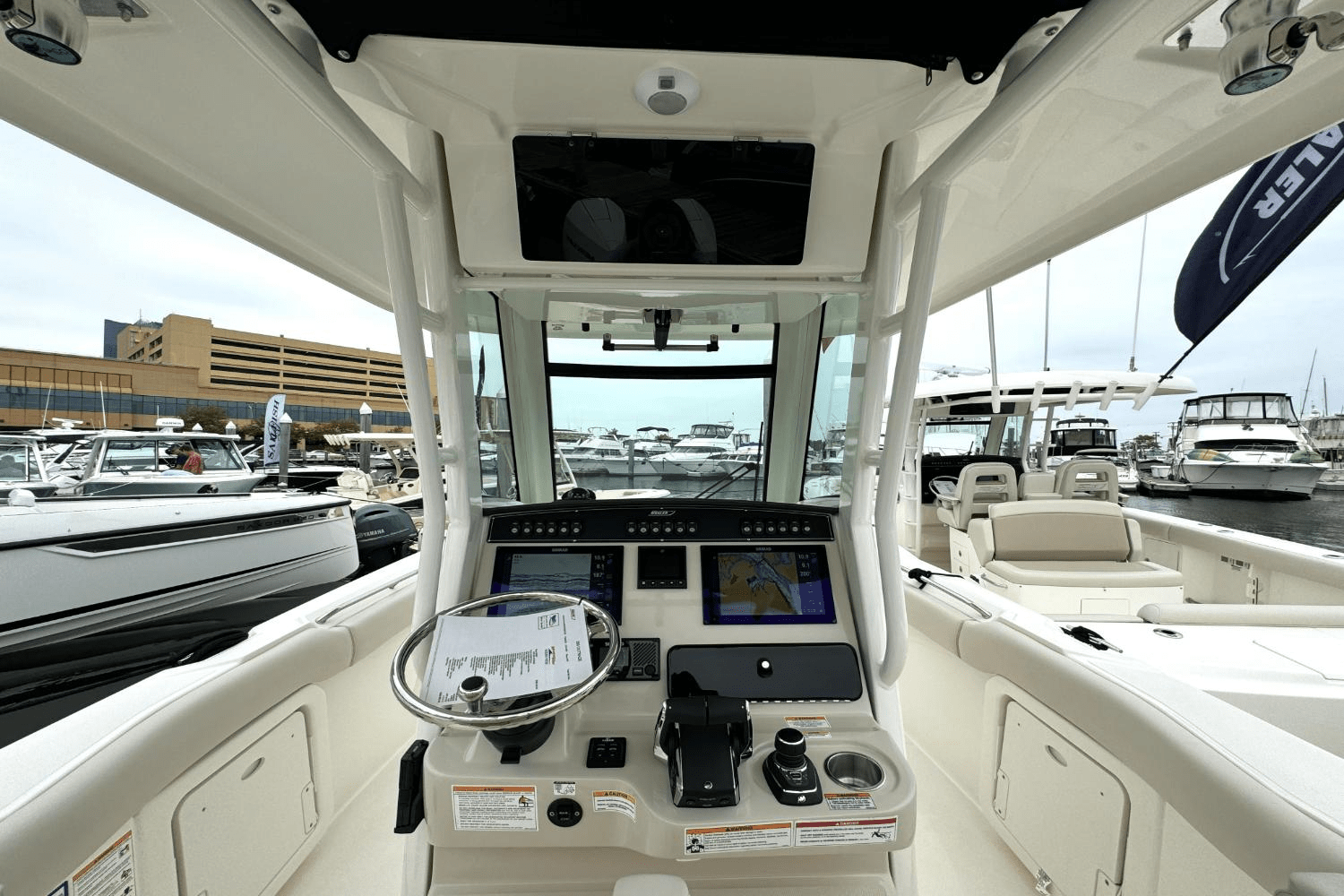 Slide: The Image of Boston Whaler 280 Outrage 2025 - 20