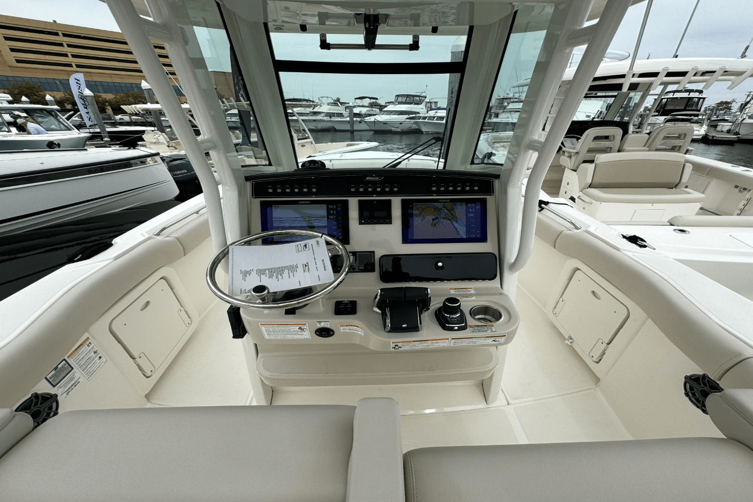 Slide: The Image of Boston Whaler 280 Outrage 2025 - 21