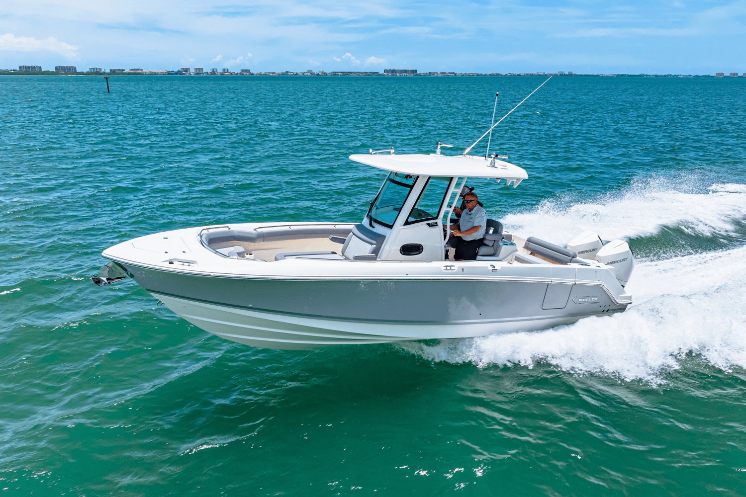 Slide: The Image of Boston Whaler 280 Outrage 2025 - 22