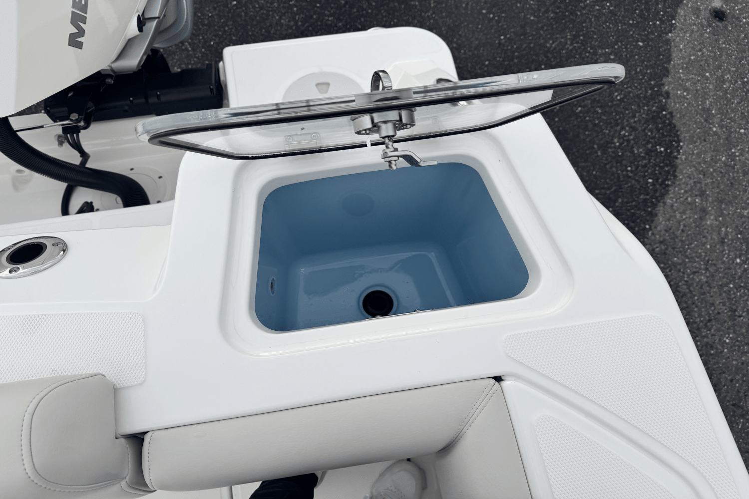 Slide: The Image of Boston Whaler 280 Outrage 2025 - 22