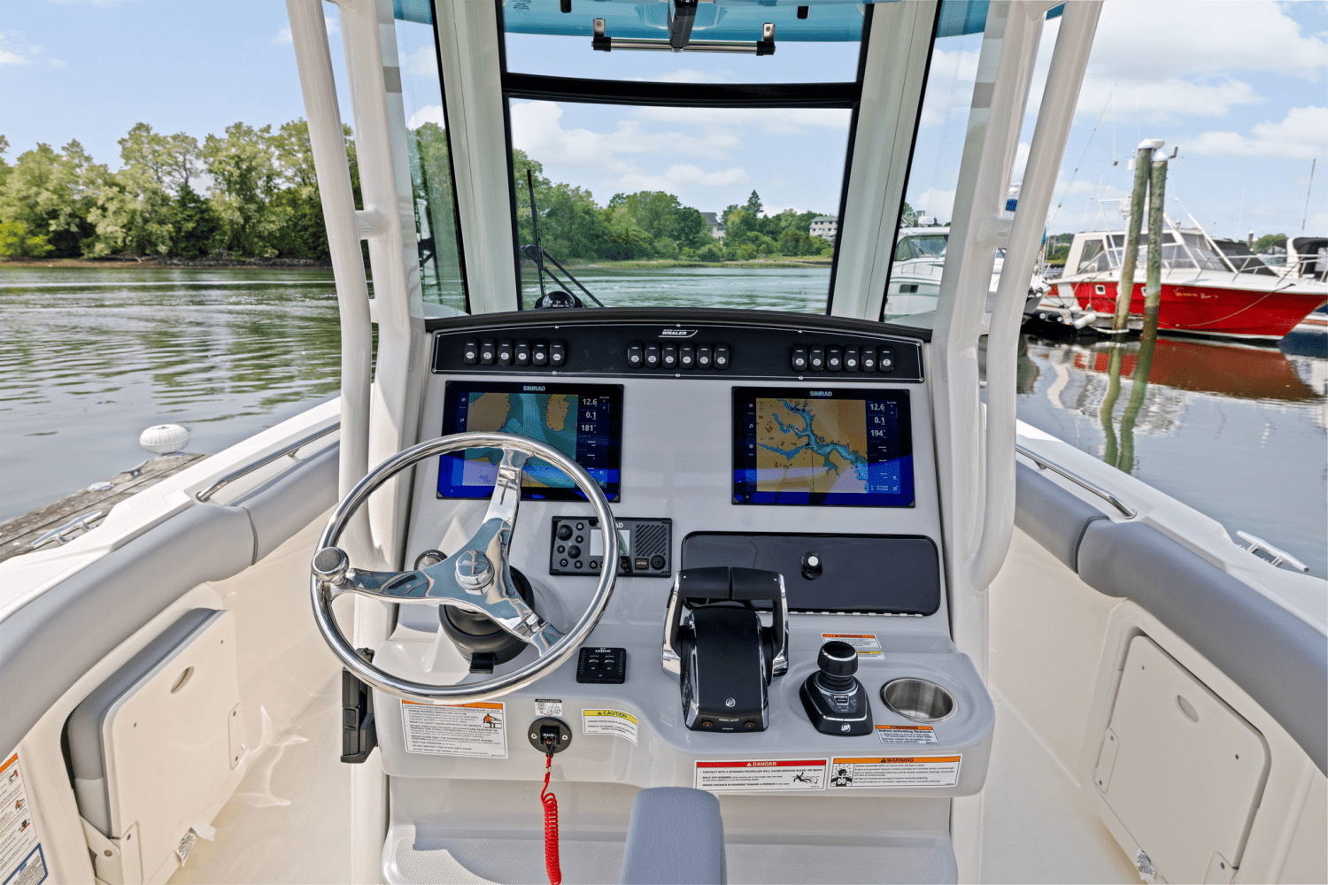 Slide: The Image of Boston Whaler 280 Outrage 2025 - 23