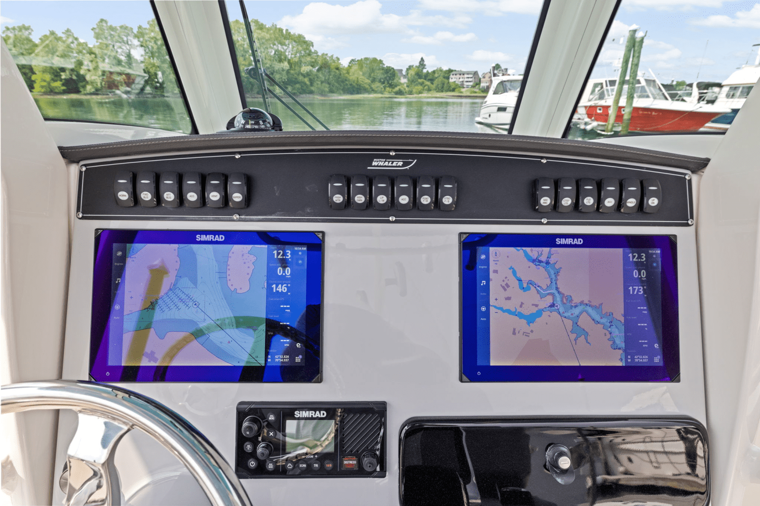 Slide: The Image of Boston Whaler 280 Outrage 2025 - 24