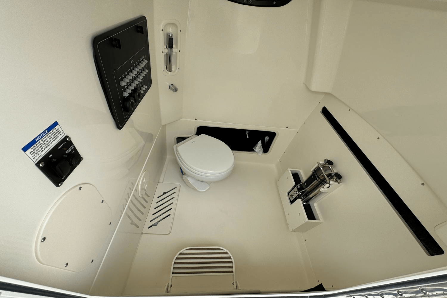 Slide: The Image of Boston Whaler 280 Outrage 2025 - 24