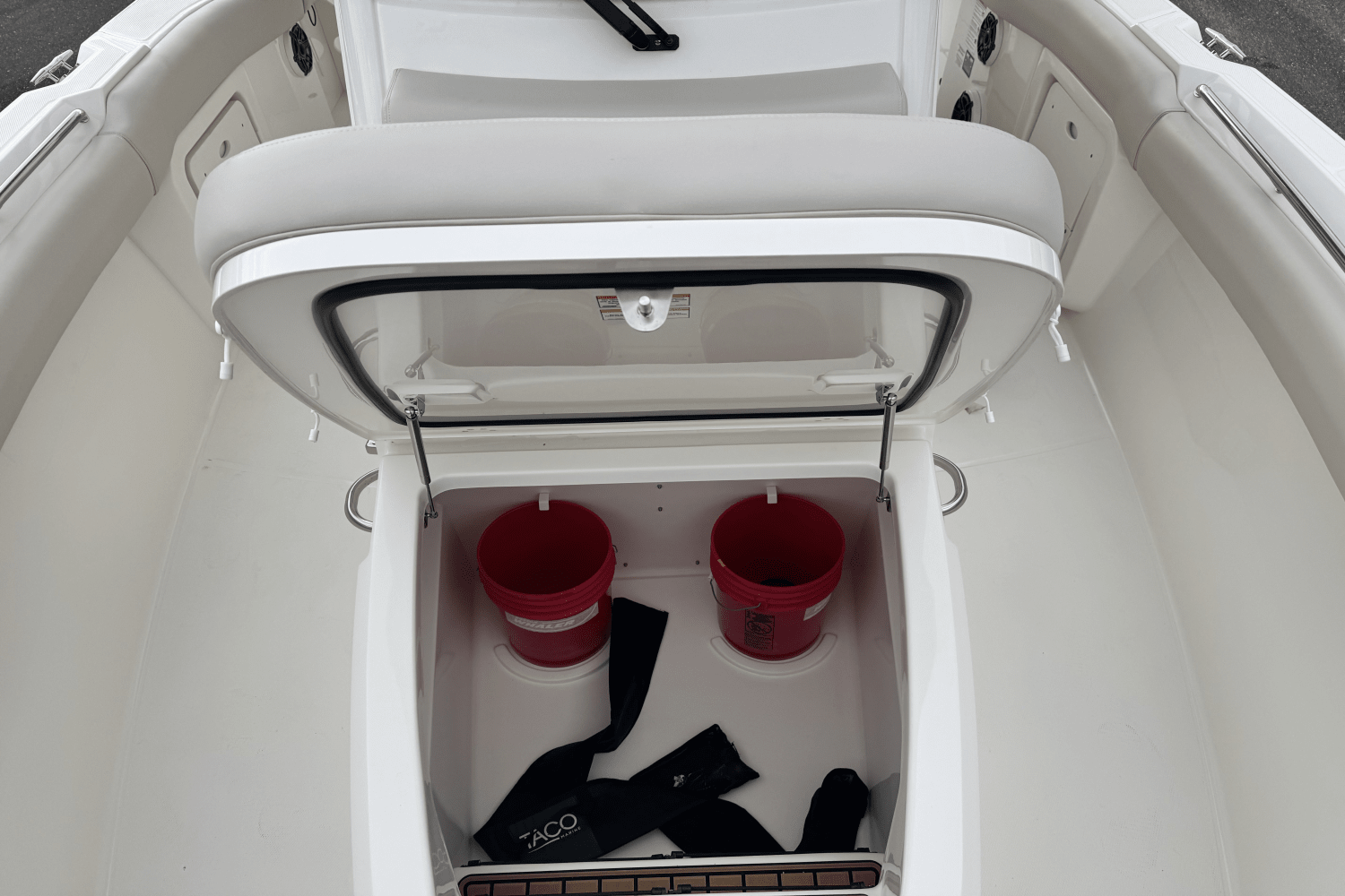 Slide: The Image of Boston Whaler 280 Outrage 2025 - 26