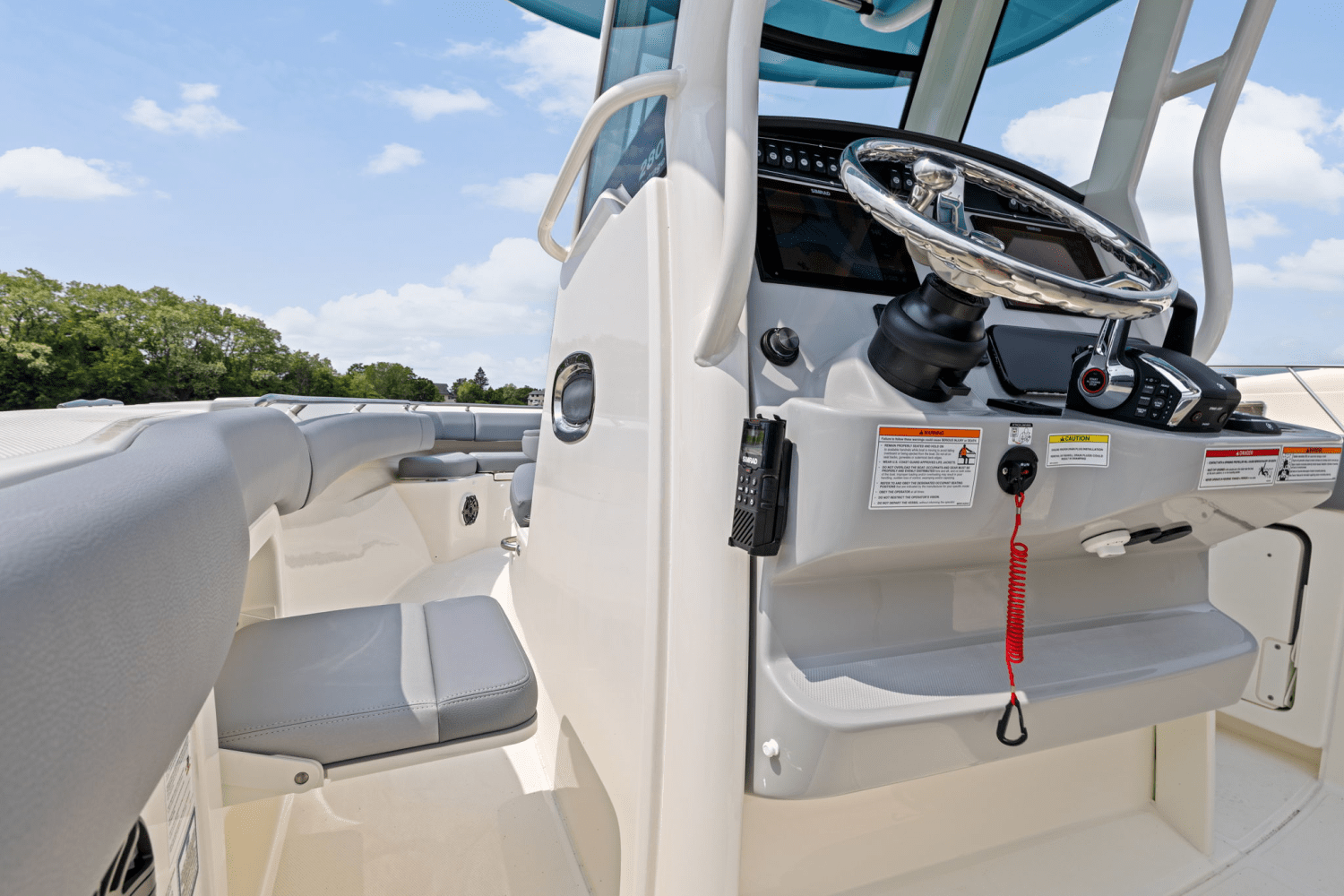 Slide: The Image of Boston Whaler 280 Outrage 2025 - 26