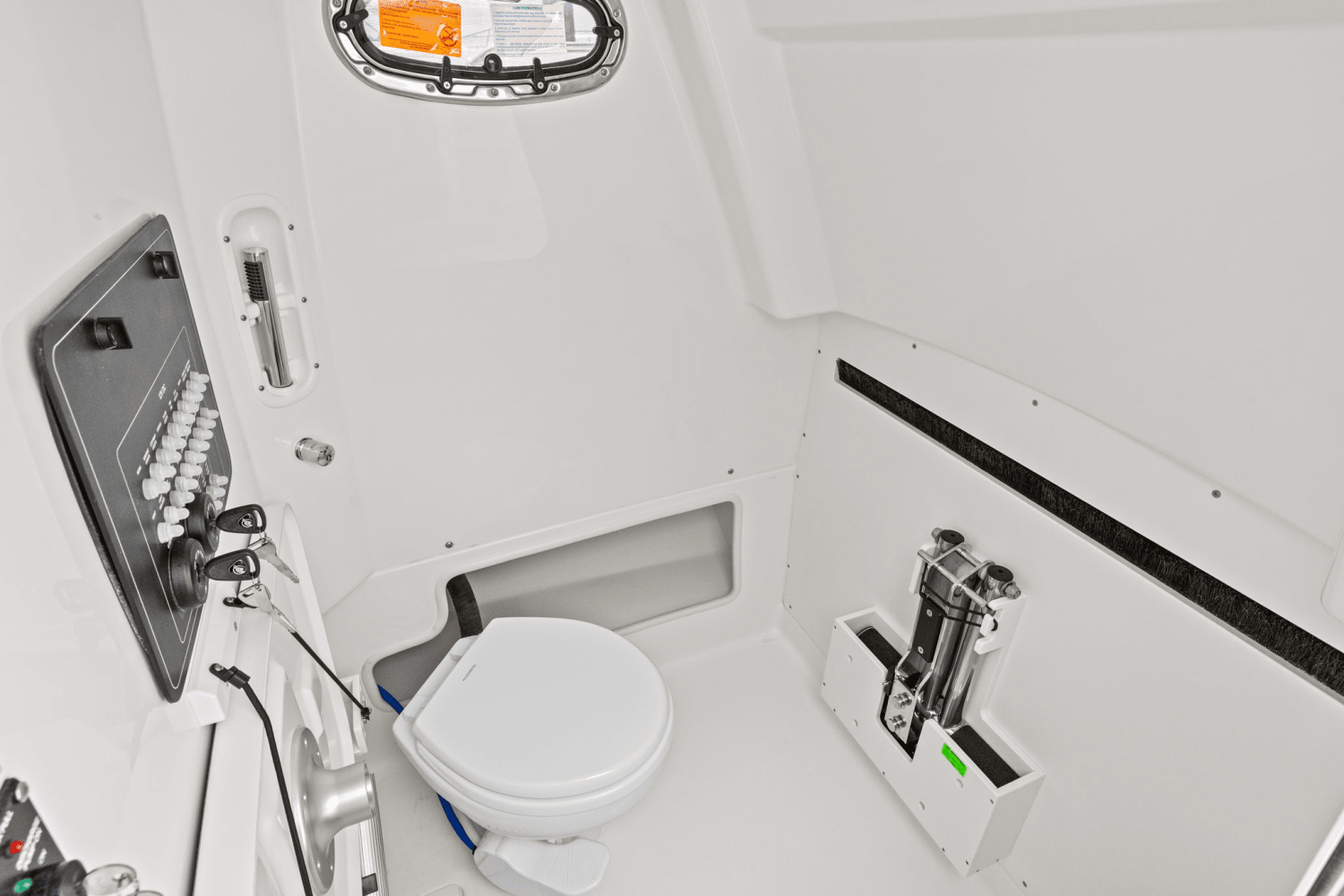 Slide: The Image of Boston Whaler 280 Outrage 2025 - 27