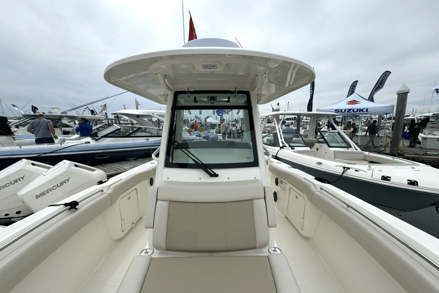 Slide: The Image of Boston Whaler 280 Outrage 2025 - 27